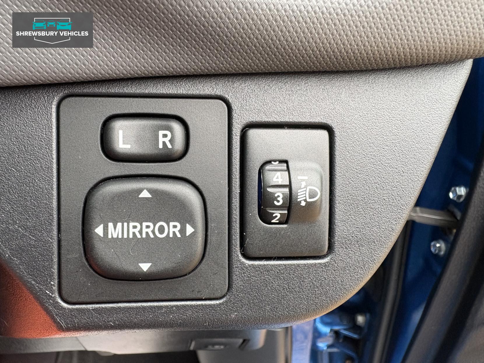 Toyota Yaris 1.33 Dual VVT-i Sport Hatchback 5dr Petrol Manual Euro 5 Euro 5 (99 ps)