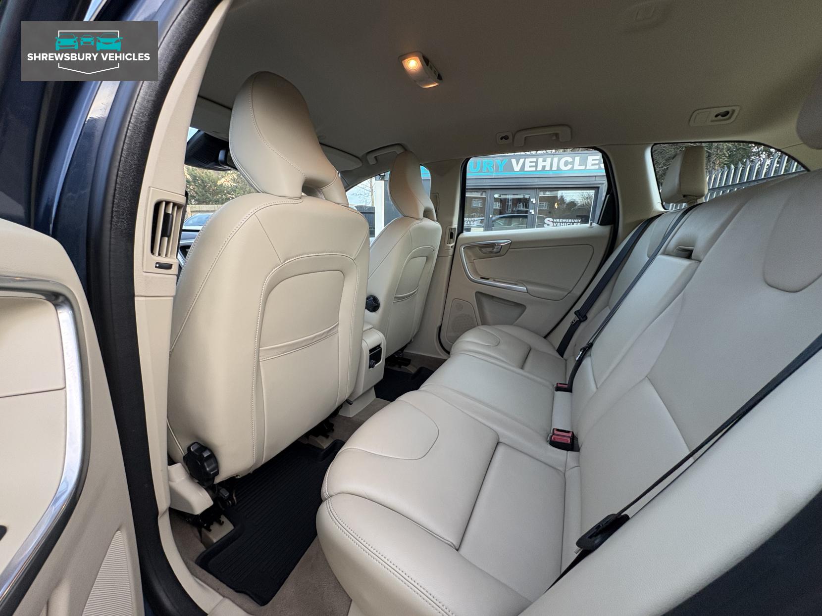 Volvo XC60 2.4 D5 SE Lux Nav SUV 5dr Diesel Geartronic AWD Euro 5 (215 ps)