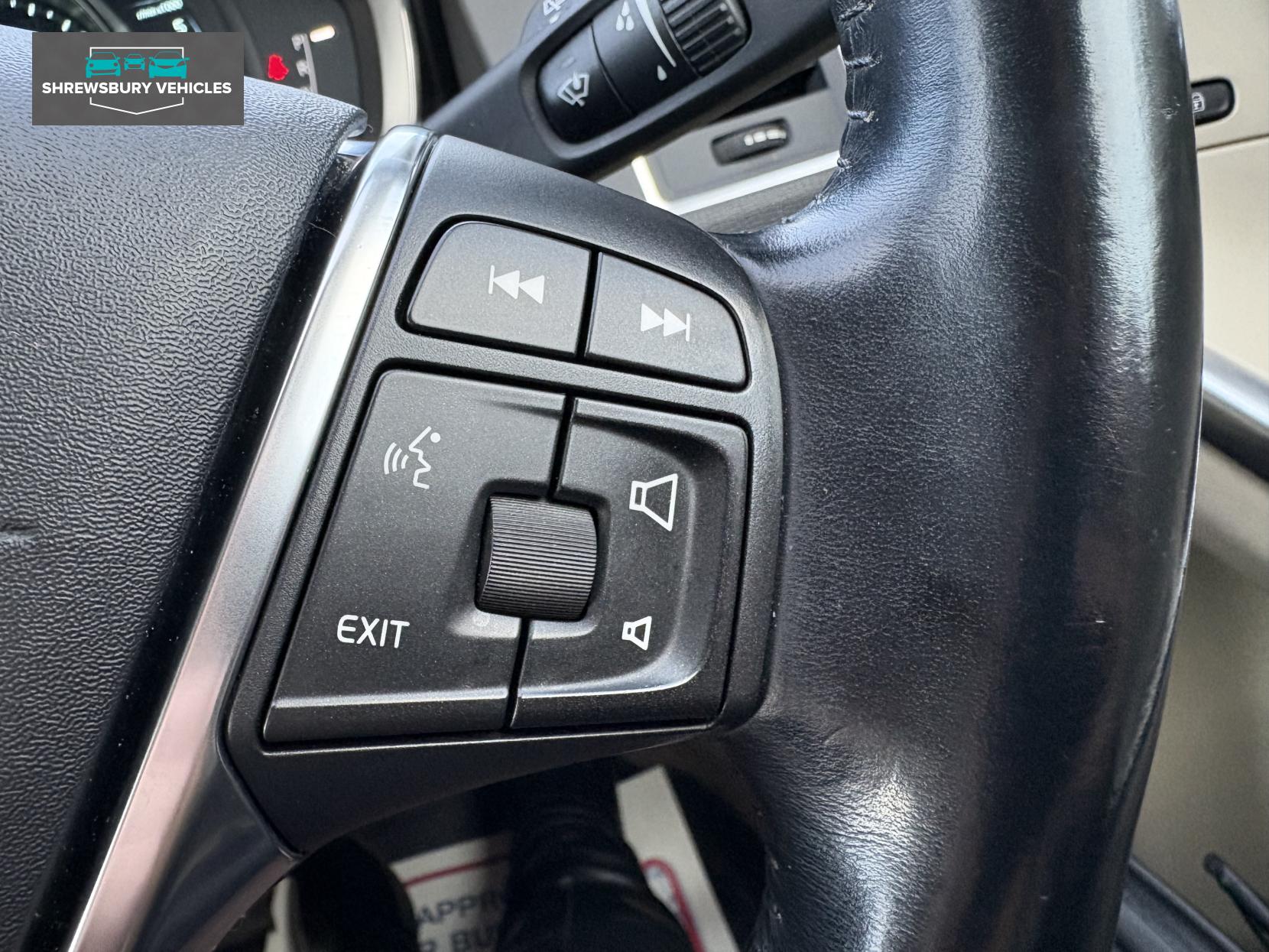 Volvo XC60 2.4 D5 SE Lux Nav SUV 5dr Diesel Geartronic AWD Euro 5 (215 ps)