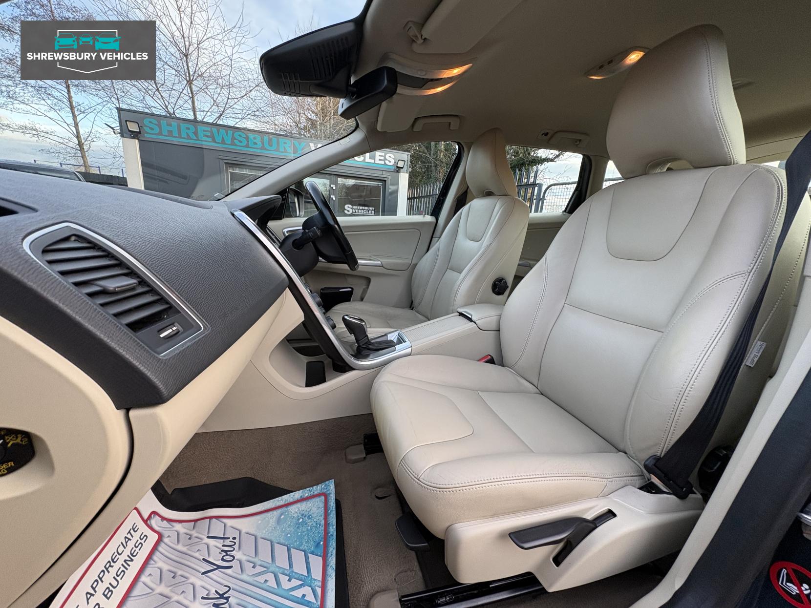 Volvo XC60 2.4 D5 SE Lux Nav SUV 5dr Diesel Geartronic AWD Euro 5 (215 ps)