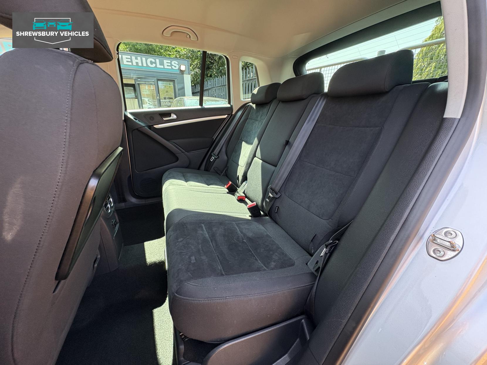 Volkswagen Tiguan 2.0 TDI BlueMotion Tech SE SUV 5dr Diesel Manual 2WD Euro 5 (s/s) (140 ps)