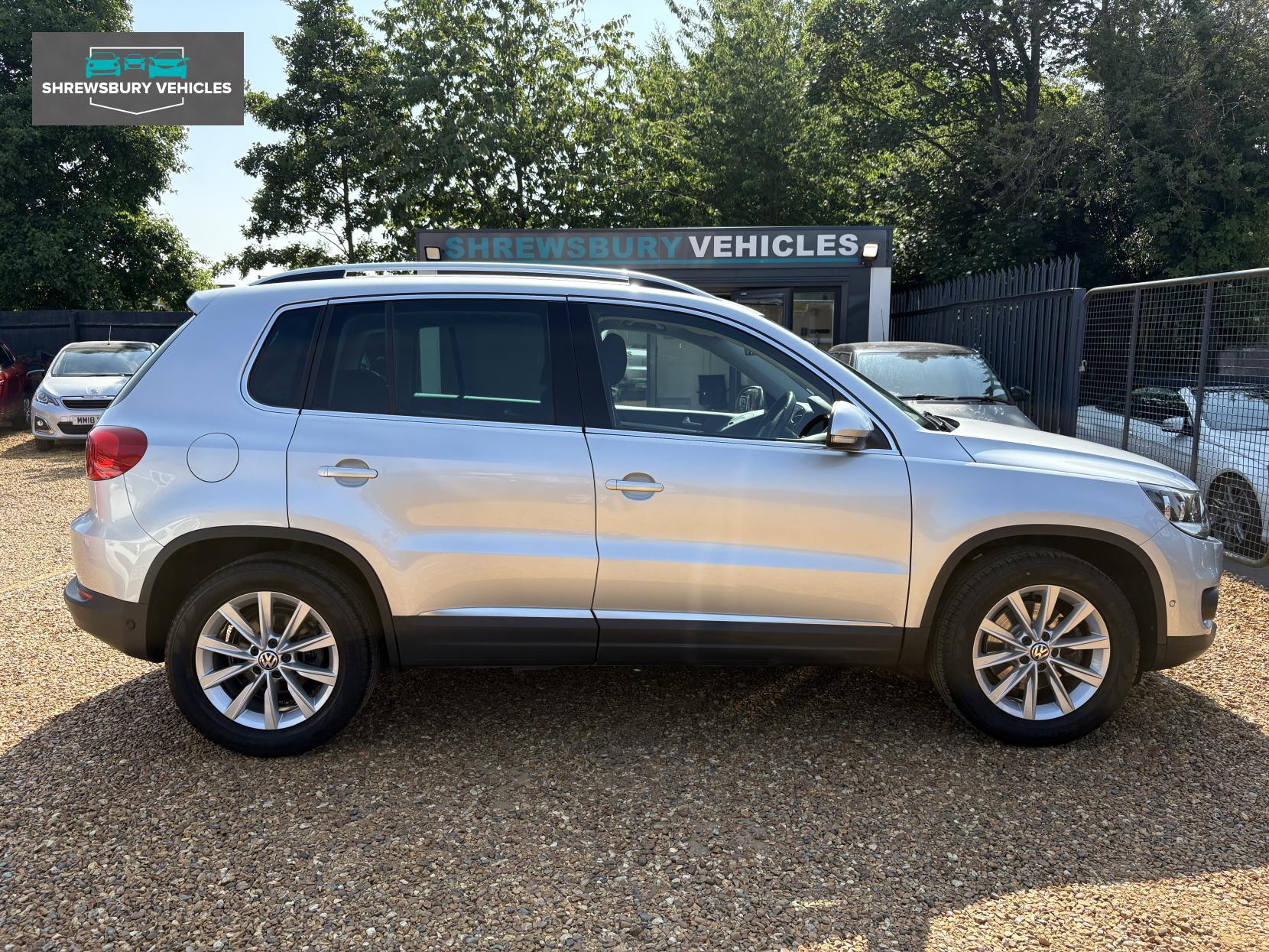 Volkswagen Tiguan 2.0 TDI BlueMotion Tech SE SUV 5dr Diesel Manual 2WD Euro 5 (s/s) (140 ps)