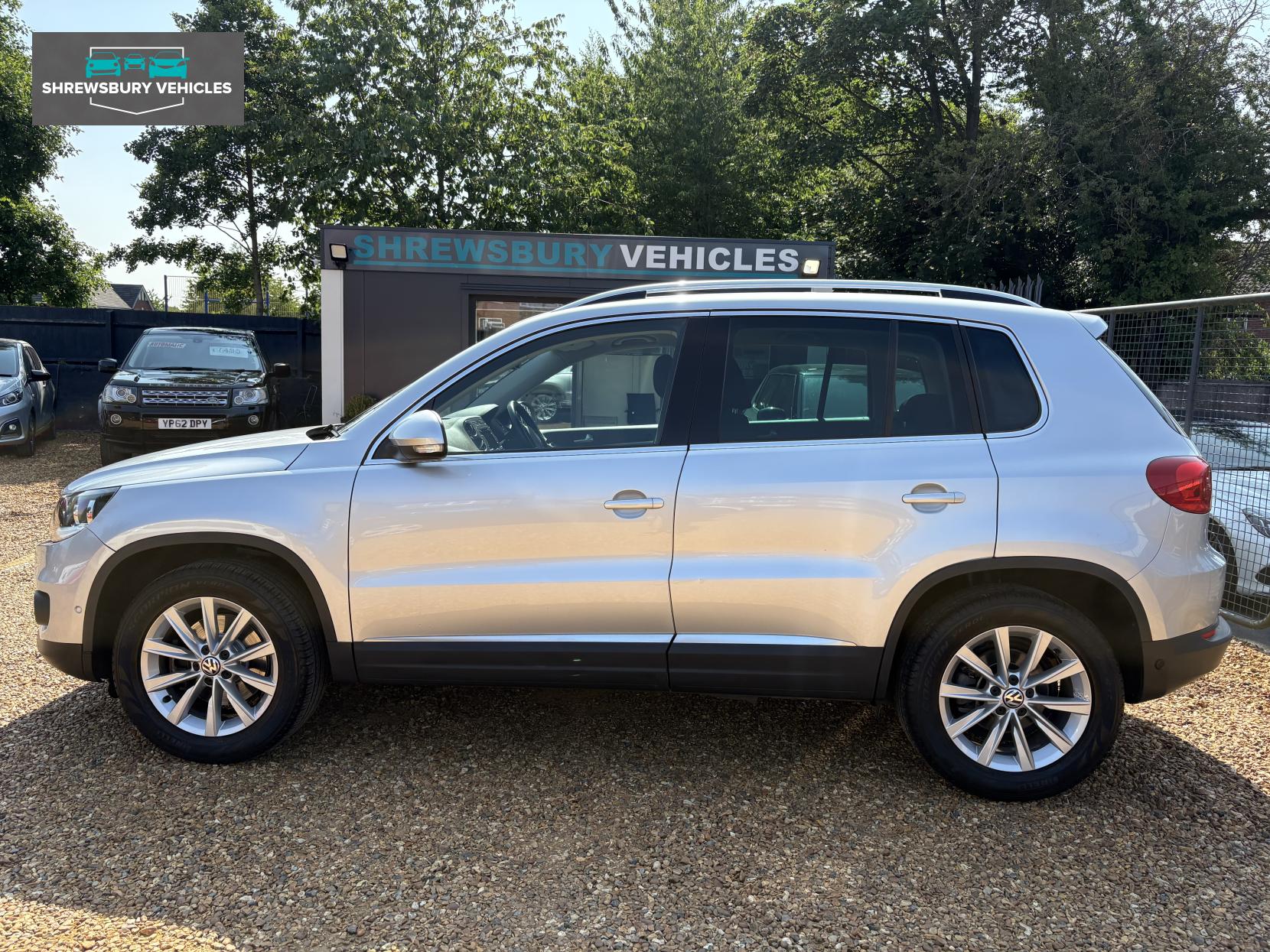 Volkswagen Tiguan 2.0 TDI BlueMotion Tech SE SUV 5dr Diesel Manual 2WD Euro 5 (s/s) (140 ps)