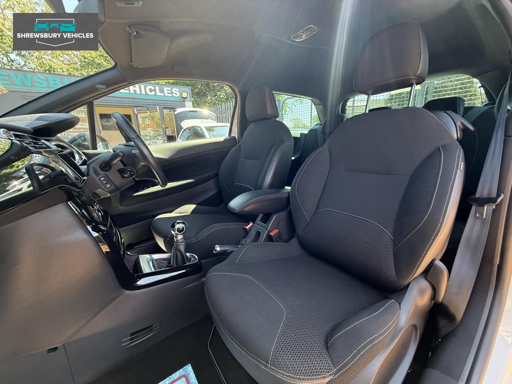 DS AUTOMOBILES DS 3 1.2 PureTech Connected Chic Hatchback 3dr Petrol Manual Euro 6 (82 ps)