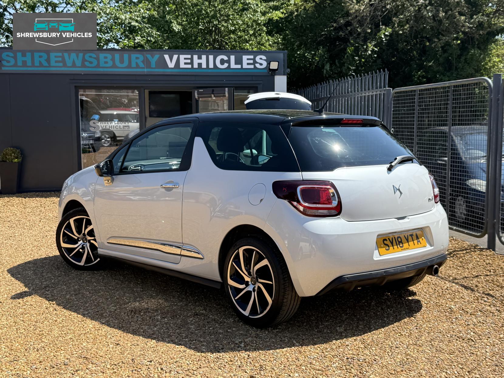 DS AUTOMOBILES DS 3 1.2 PureTech Connected Chic Hatchback 3dr Petrol Manual Euro 6 (82 ps)