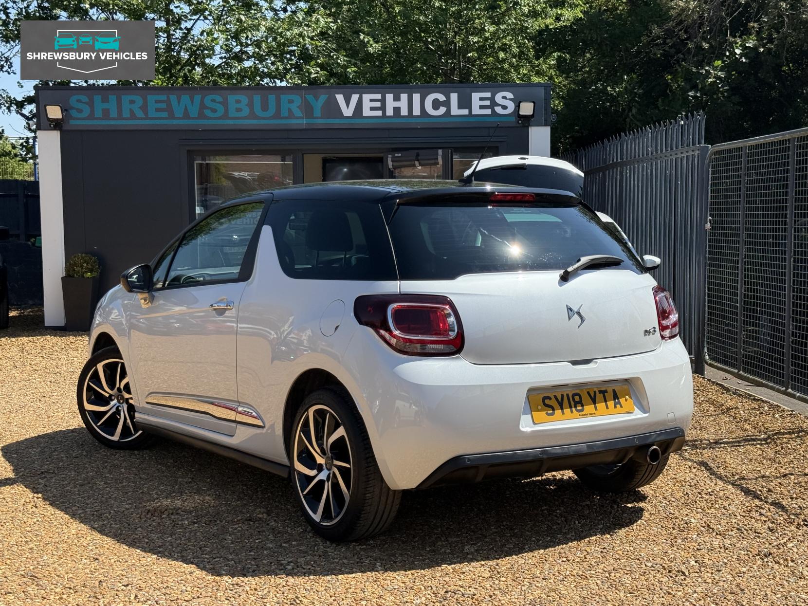 DS AUTOMOBILES DS 3 1.2 PureTech Connected Chic Hatchback 3dr Petrol Manual Euro 6 (82 ps)