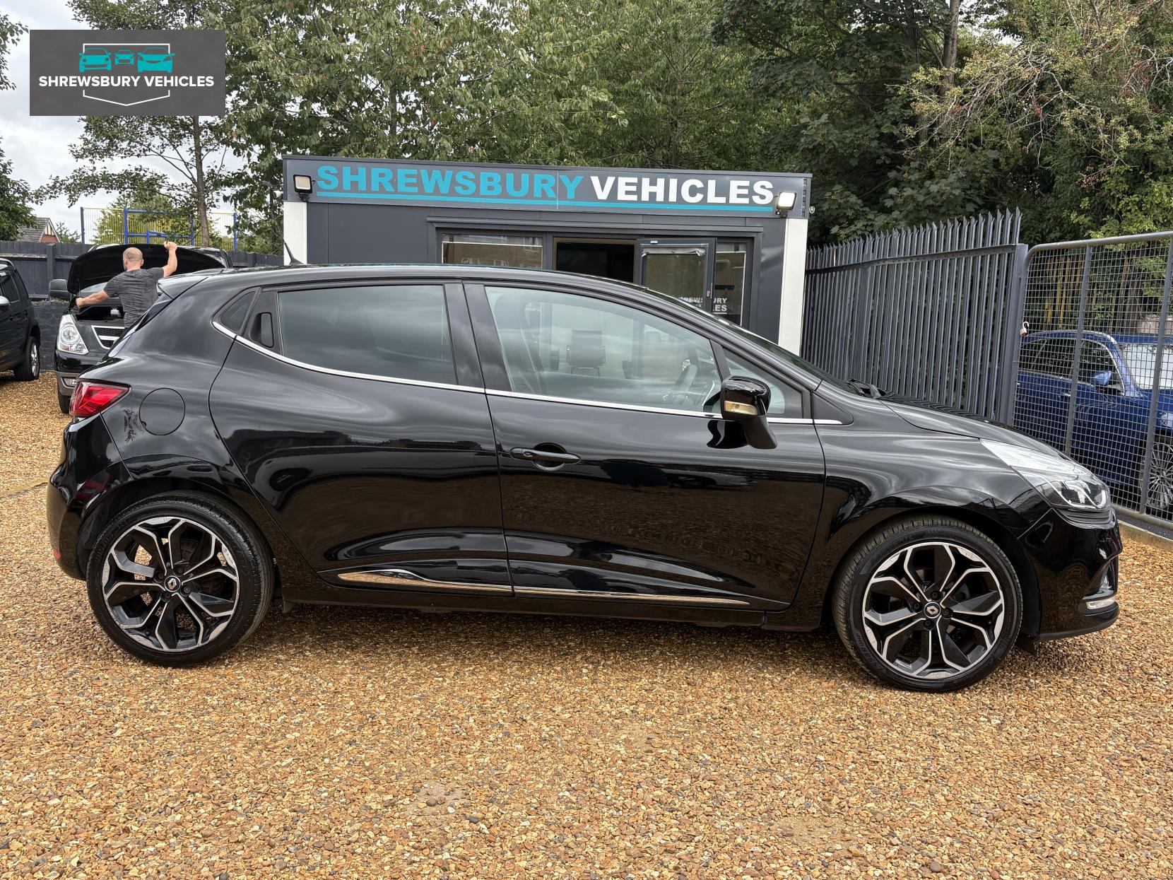 Renault Clio 0.9 TCe Iconic Hatchback 5dr Petrol Manual Euro 6 (s/s) (75 ps)
