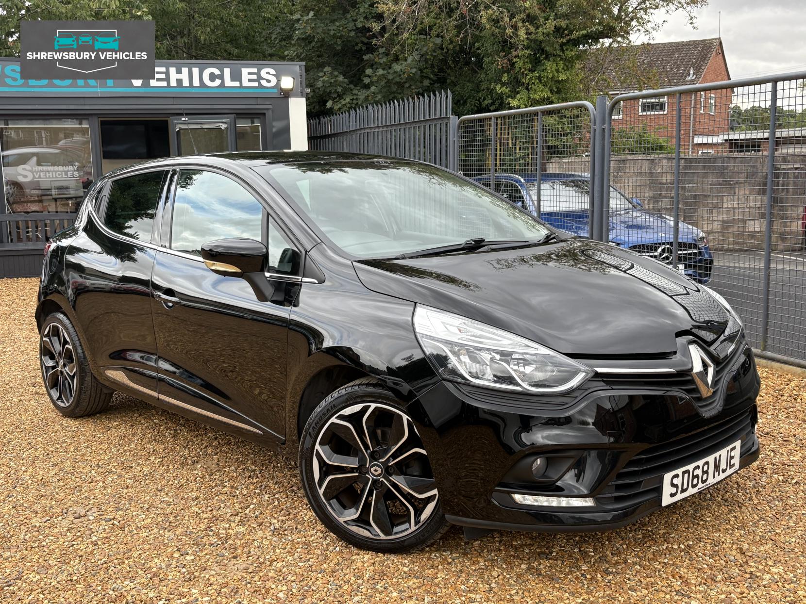 Renault Clio 0.9 TCe Iconic Hatchback 5dr Petrol Manual Euro 6 (s/s) (75 ps)