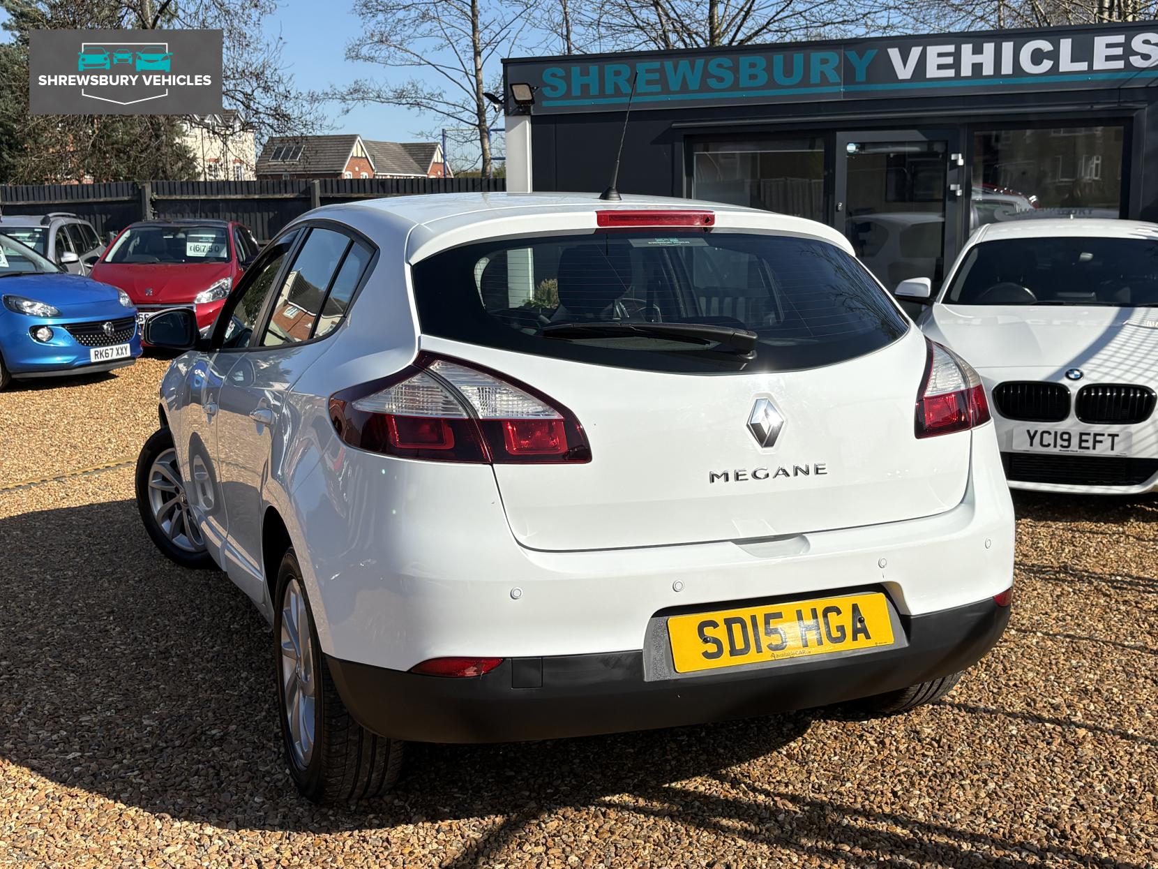 Renault Megane 1.6 VVT Expression + Hatchback 5dr Petrol Manual Euro 5 (110 ps)