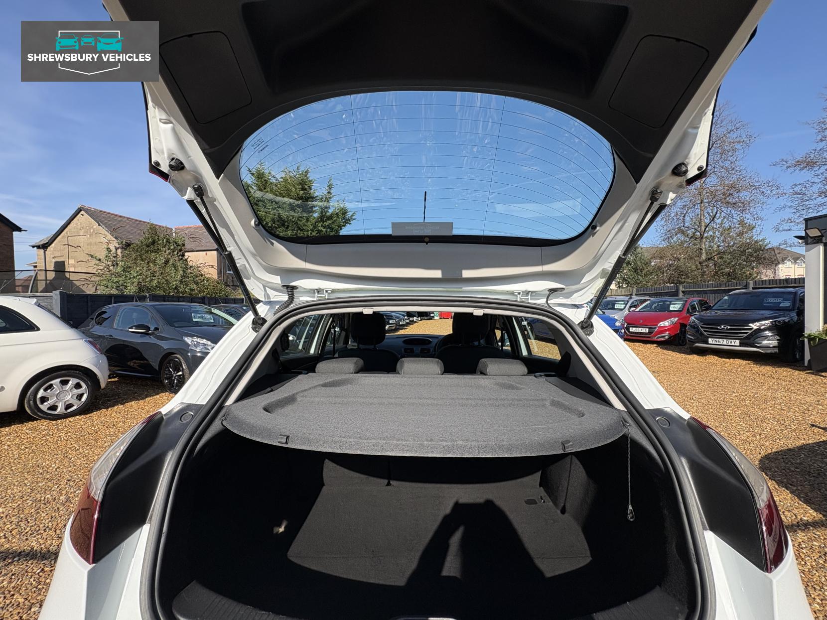 Renault Megane 1.6 VVT Expression + Hatchback 5dr Petrol Manual Euro 5 (110 ps)