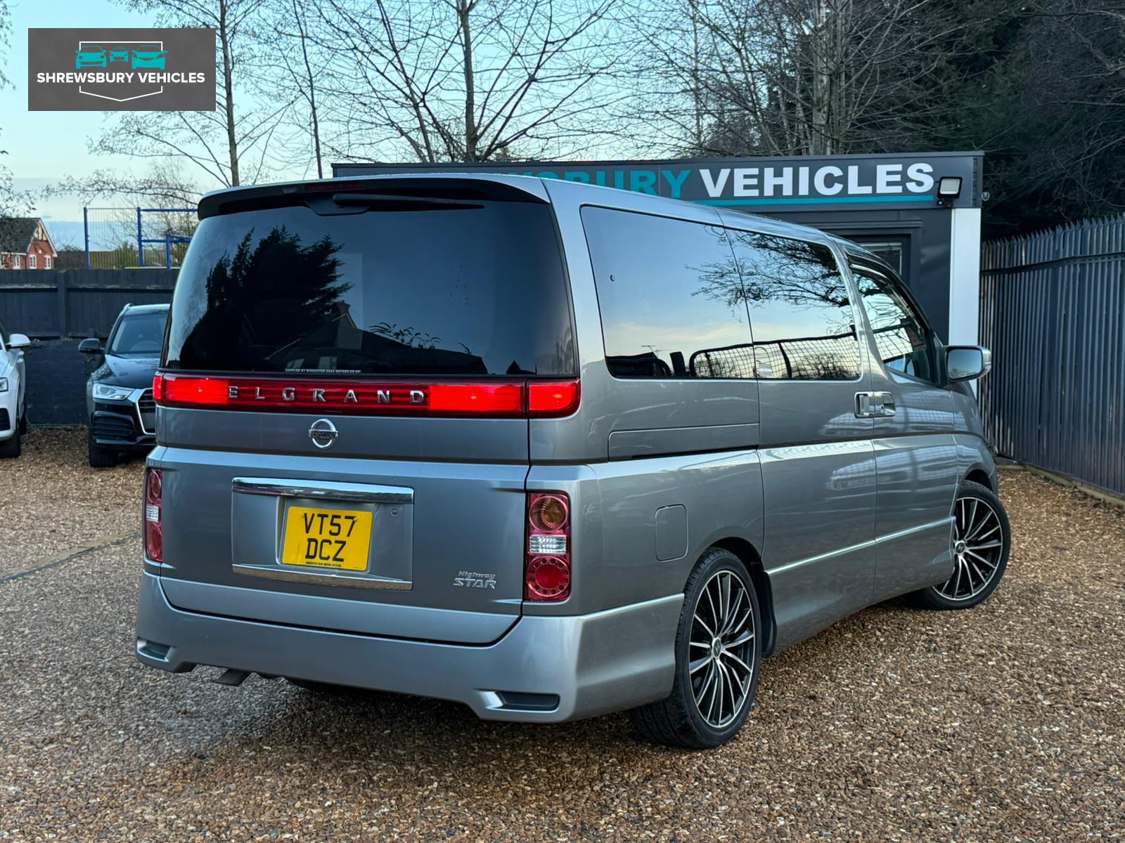 Nissan Elgrand 3.5