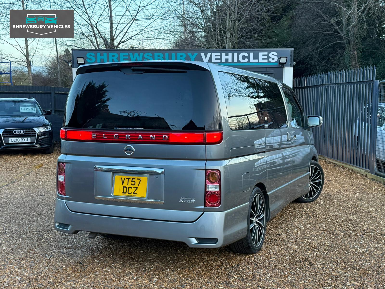Nissan Elgrand 3.5