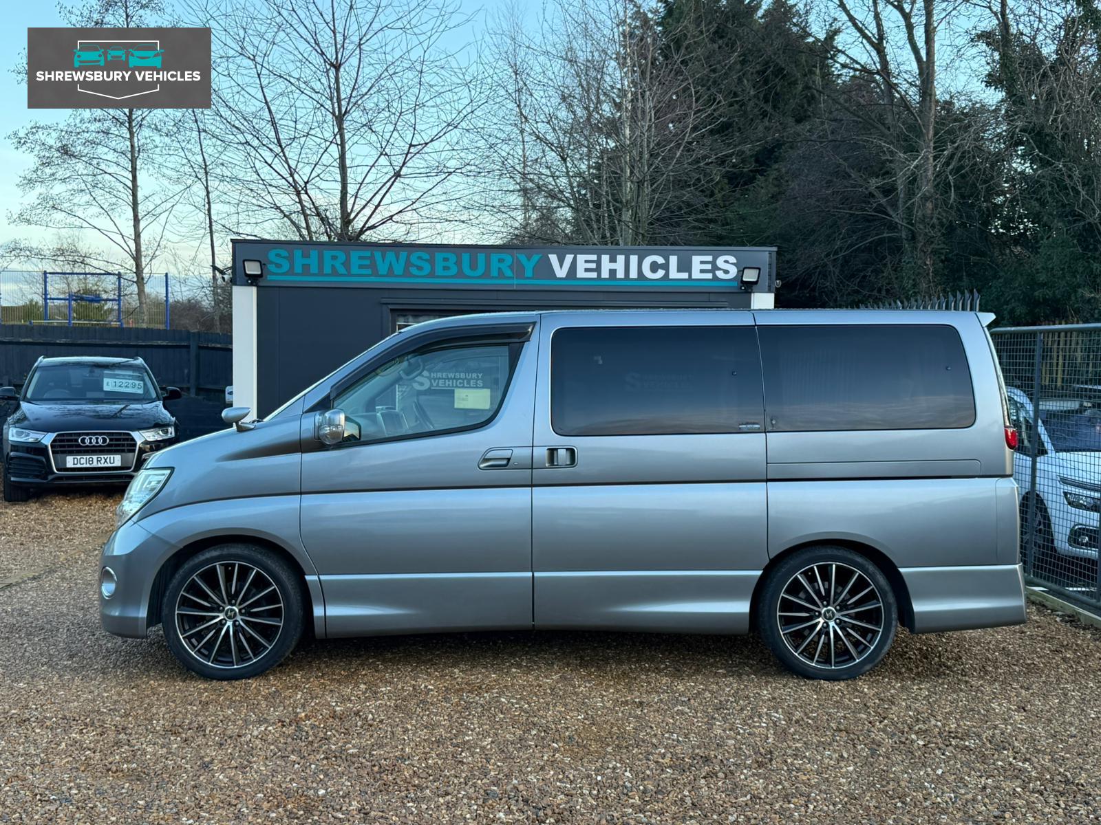 Nissan Elgrand 3.5