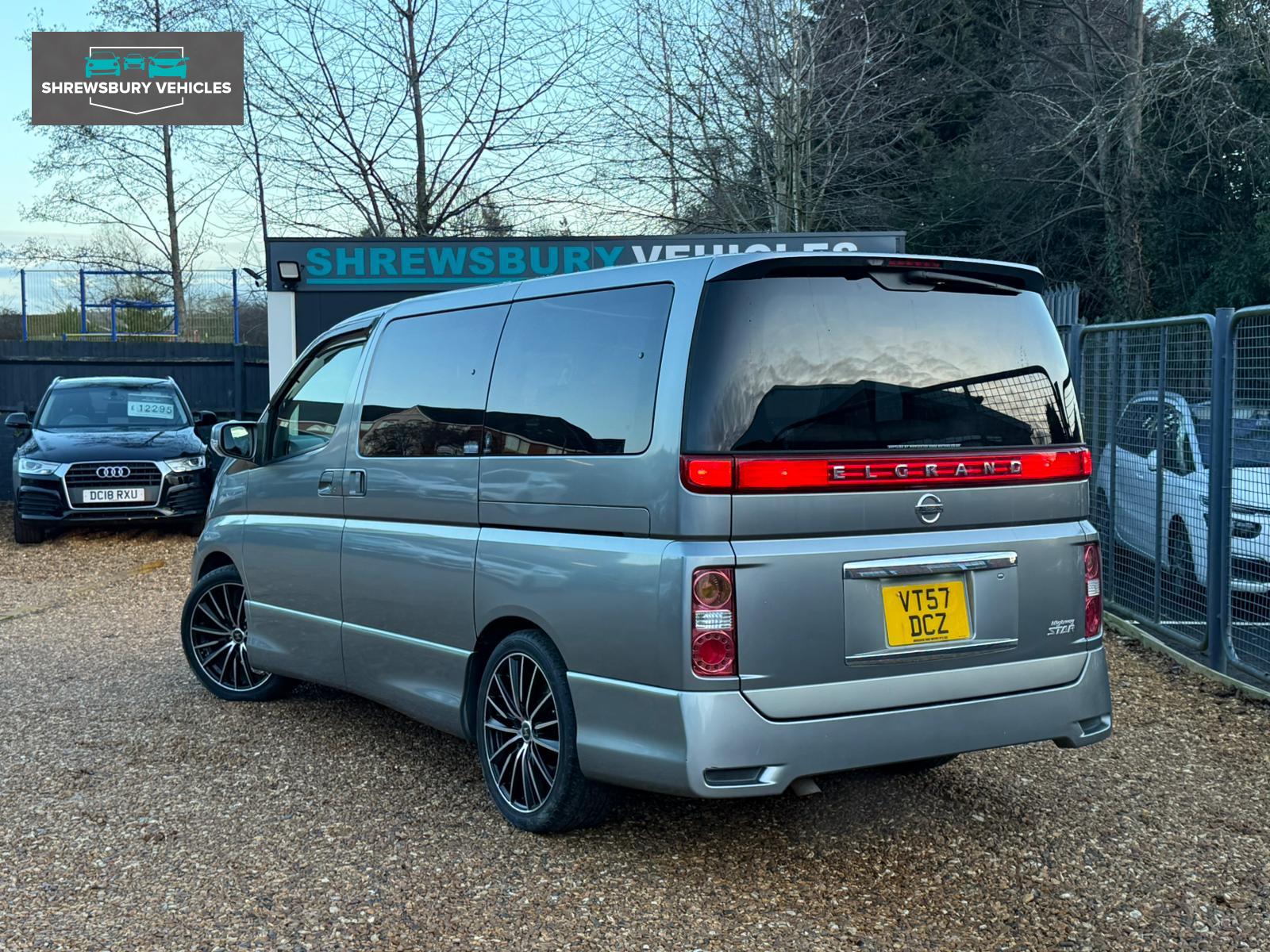Nissan Elgrand 3.5