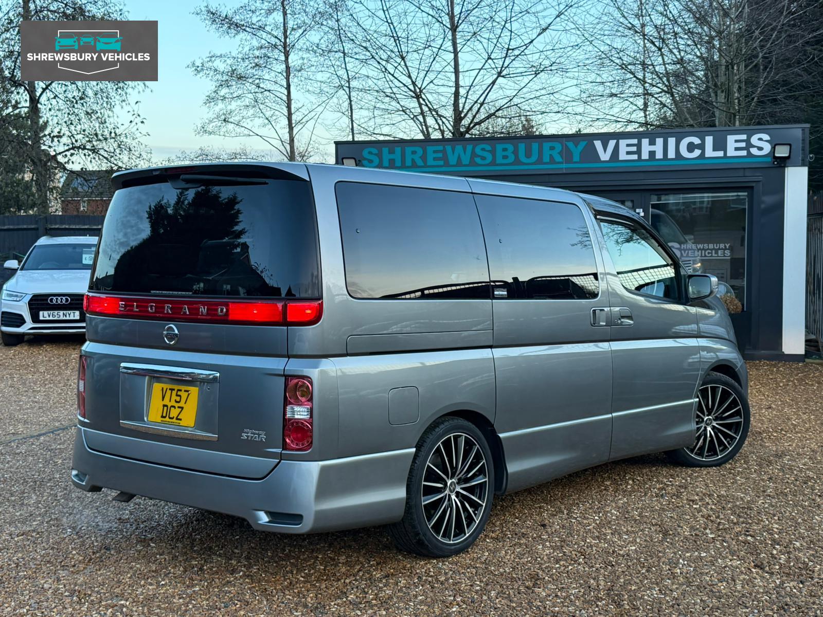 Nissan Elgrand 3.5