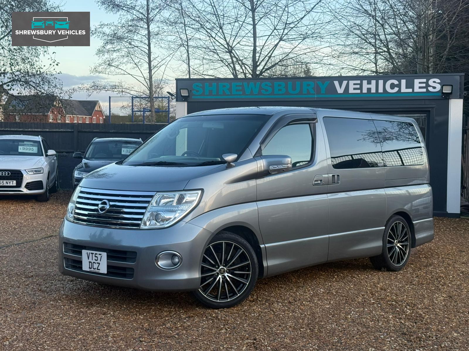 Nissan Elgrand 3.5