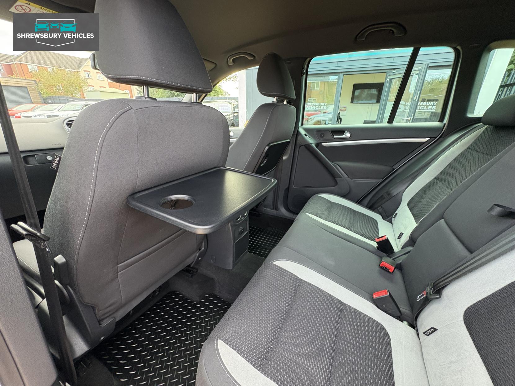 Volkswagen Tiguan 2.0 TDI BlueMotion Tech R-Line SUV 5dr Diesel DSG 4WD Euro 5 (s/s) (Nav) (140 ps)