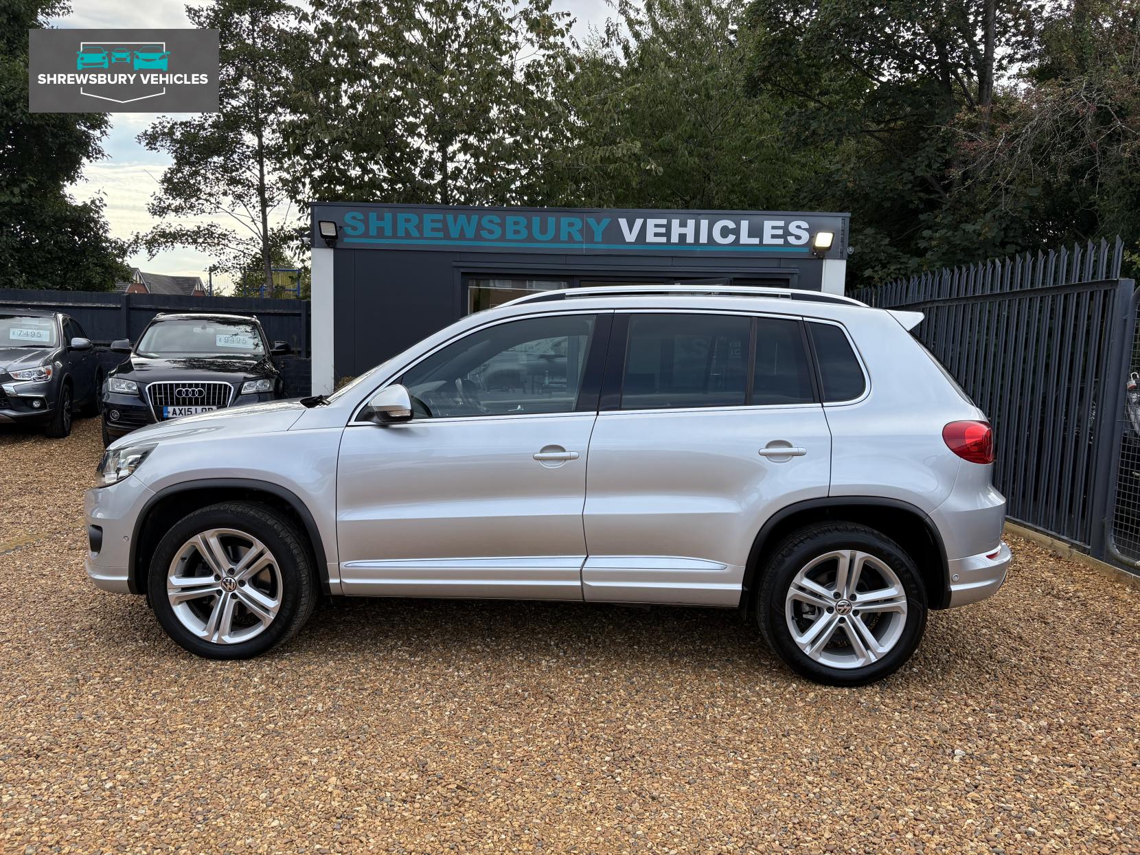 Volkswagen Tiguan 2.0 TDI BlueMotion Tech R-Line SUV 5dr Diesel DSG 4WD Euro 5 (s/s) (Nav) (140 ps)
