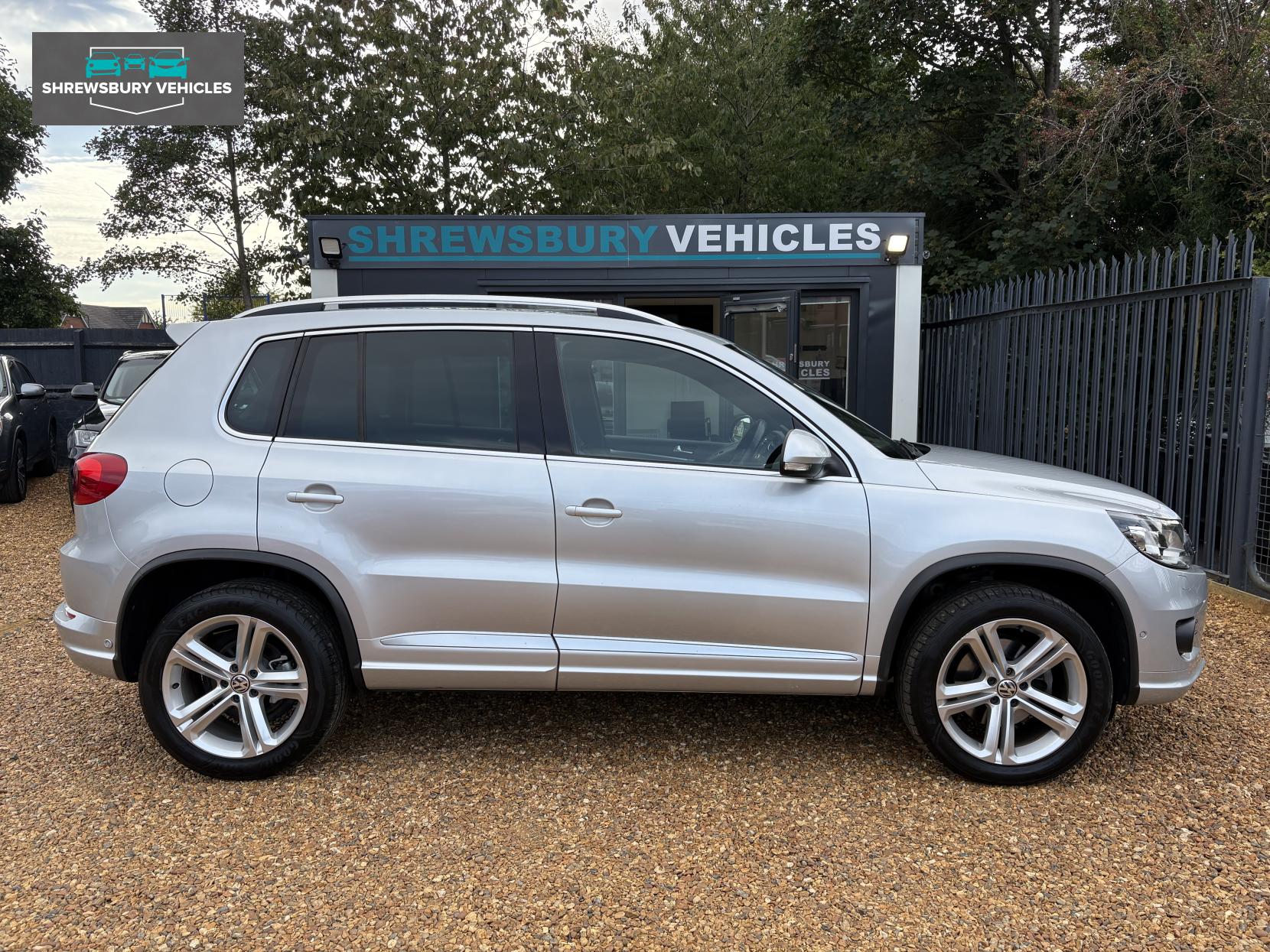 Volkswagen Tiguan 2.0 TDI BlueMotion Tech R-Line SUV 5dr Diesel DSG 4WD Euro 5 (s/s) (Nav) (140 ps)