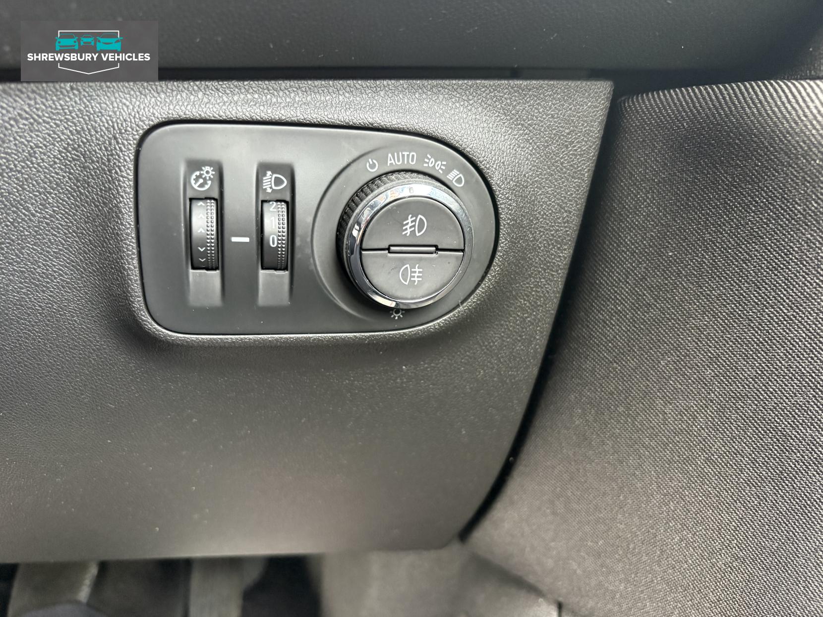 Vauxhall Corsa 1.4i ecoTEC SRi Nav Hatchback 3dr Petrol Manual Euro 6 (75 ps)