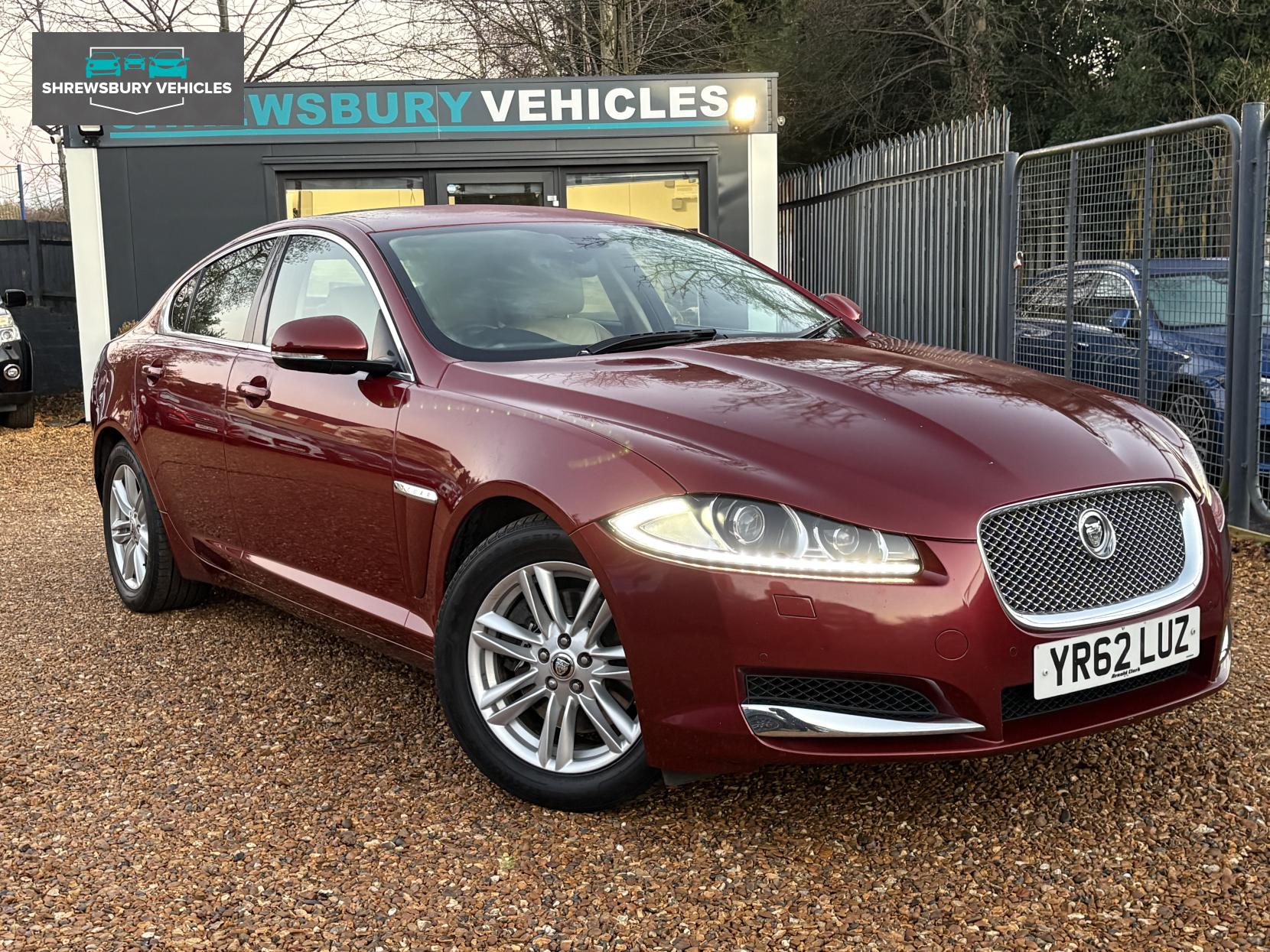 Jaguar XF 2.2d Luxury Saloon 4dr Diesel Auto Euro 5 (s/s) (190 ps)