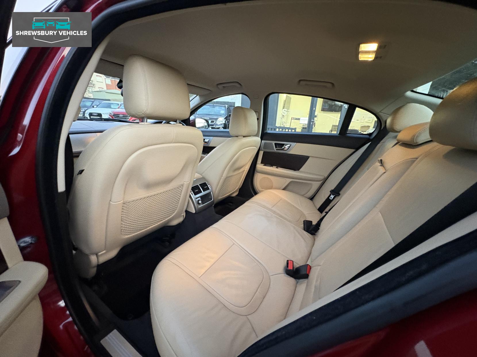 Jaguar XF 2.2d Luxury Saloon 4dr Diesel Auto Euro 5 (s/s) (190 ps)