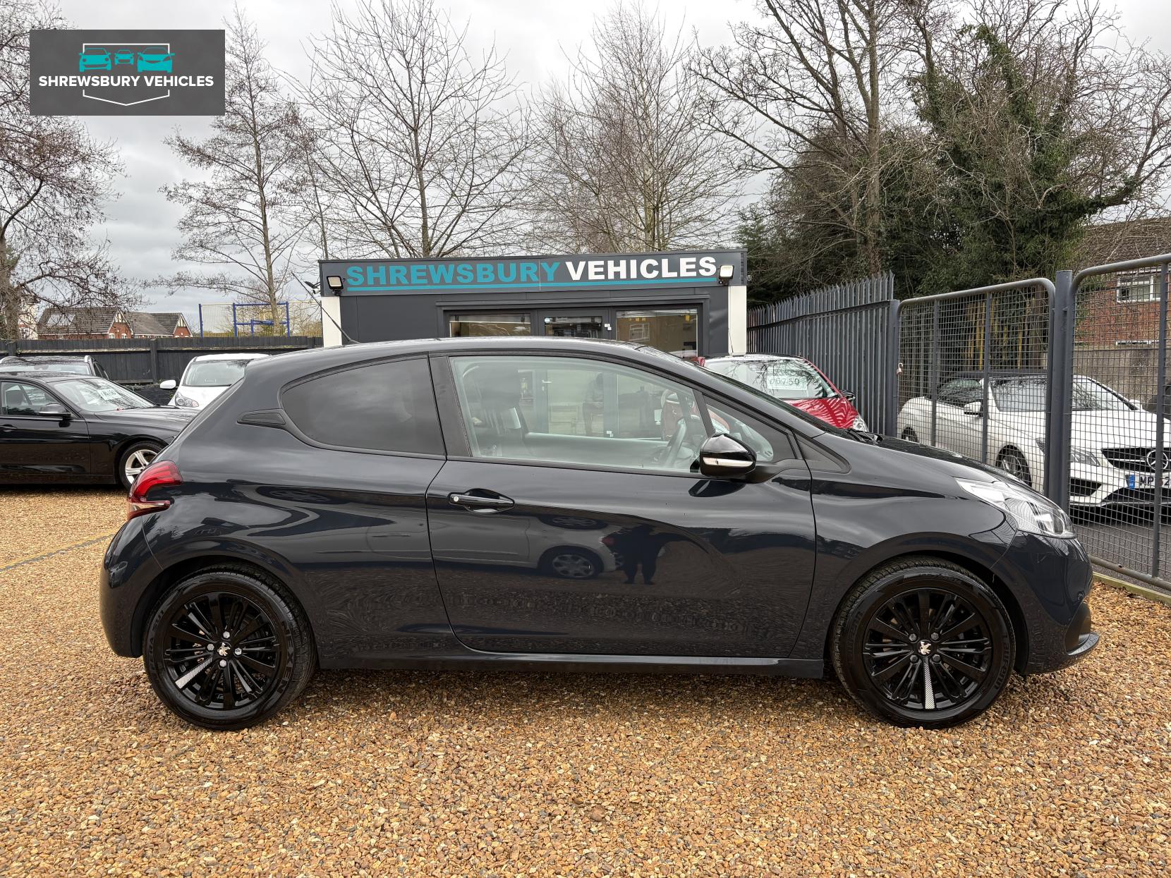 Peugeot 208 1.2 PureTech Black Edition Hatchback 3dr Petrol Manual Euro 6 (82 ps)