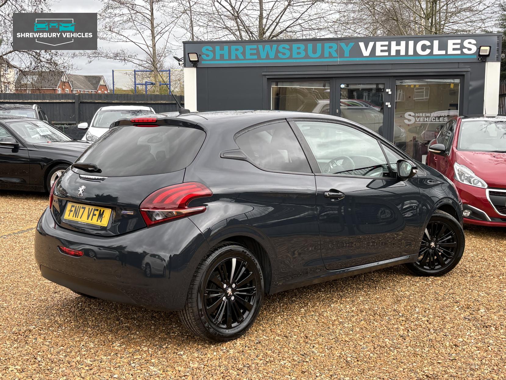 Peugeot 208 1.2 PureTech Black Edition Hatchback 3dr Petrol Manual Euro 6 (82 ps)