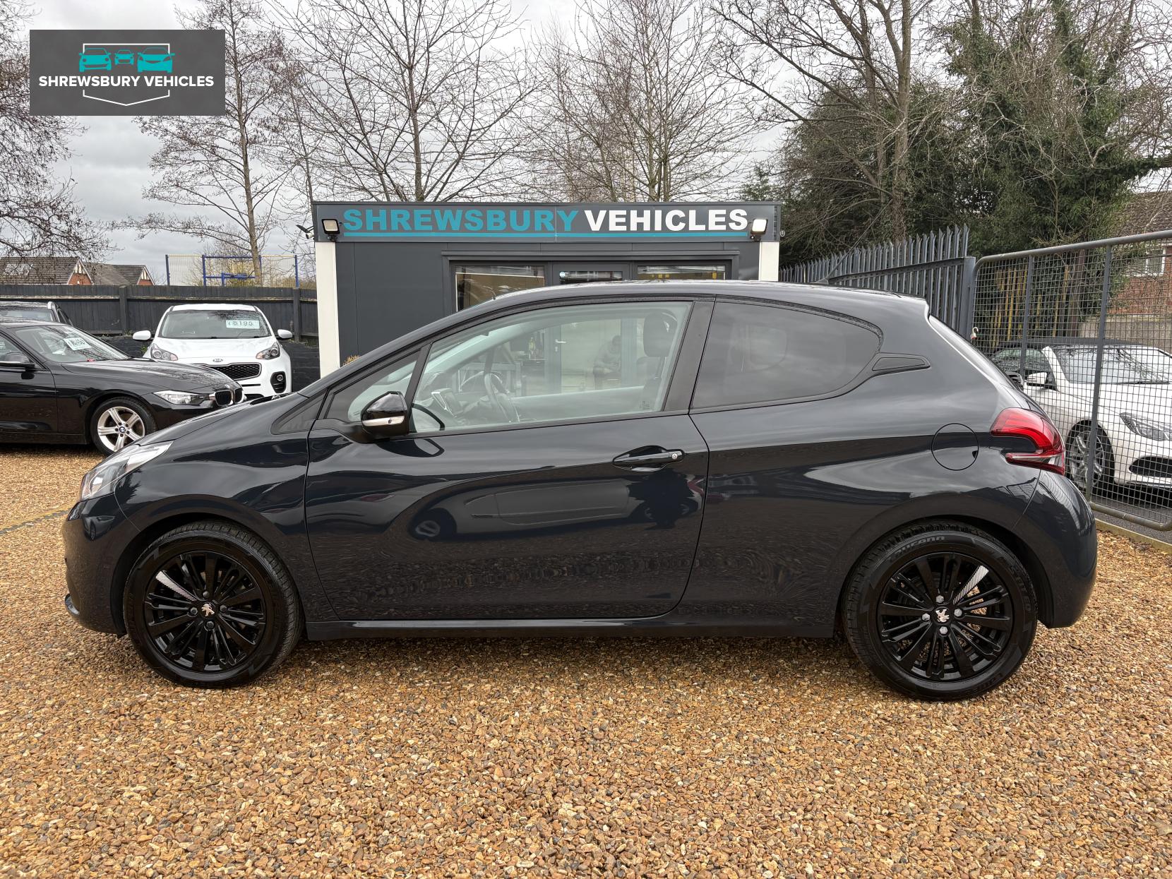 Peugeot 208 1.2 PureTech Black Edition Hatchback 3dr Petrol Manual Euro 6 (82 ps)