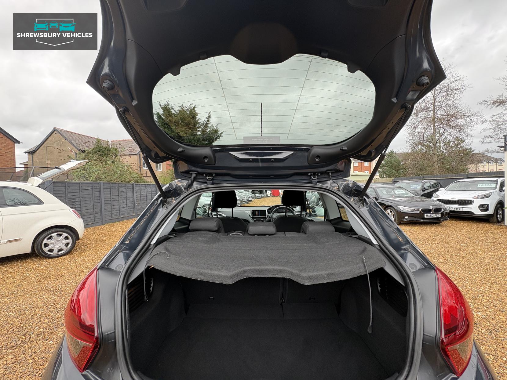 Peugeot 208 1.2 PureTech Black Edition Hatchback 3dr Petrol Manual Euro 6 (82 ps)