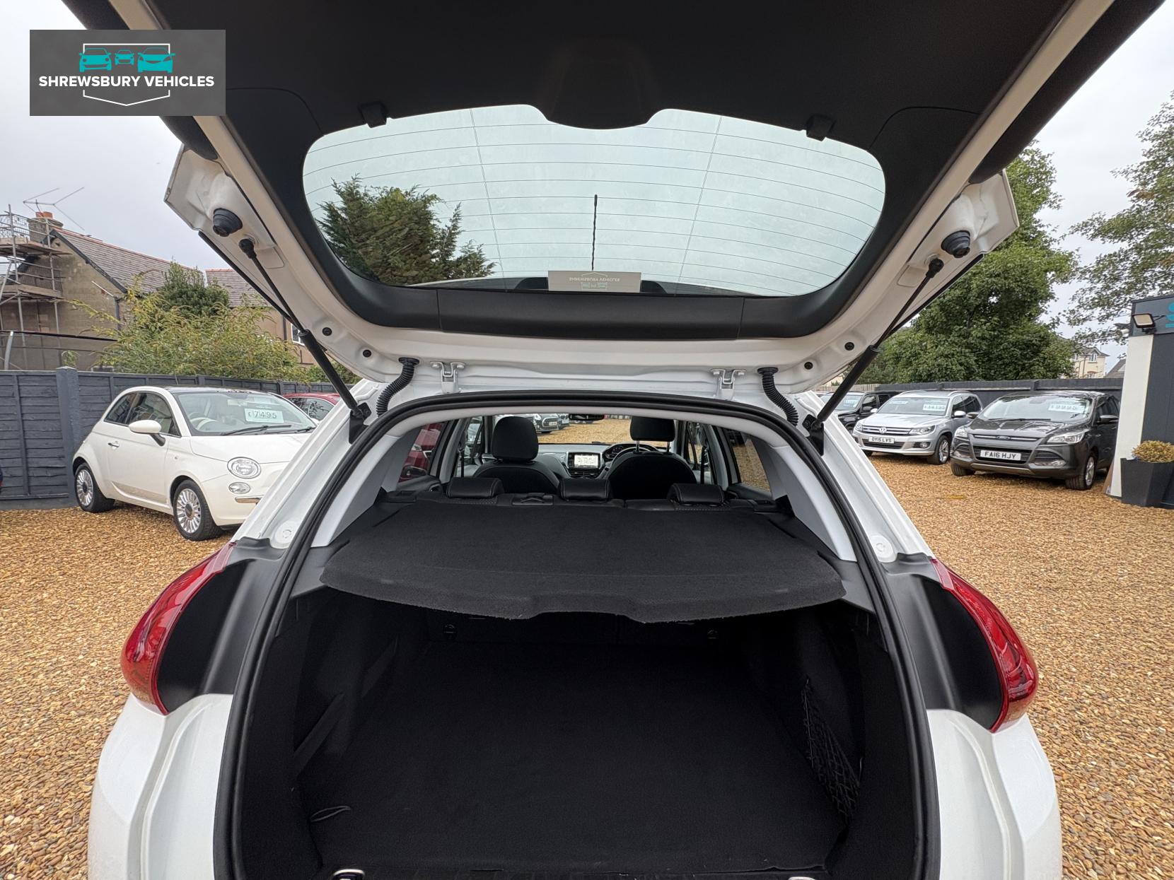 Peugeot 2008 1.2 PureTech Allure Premium SUV 5dr Petrol Manual Euro 6 (82 ps)