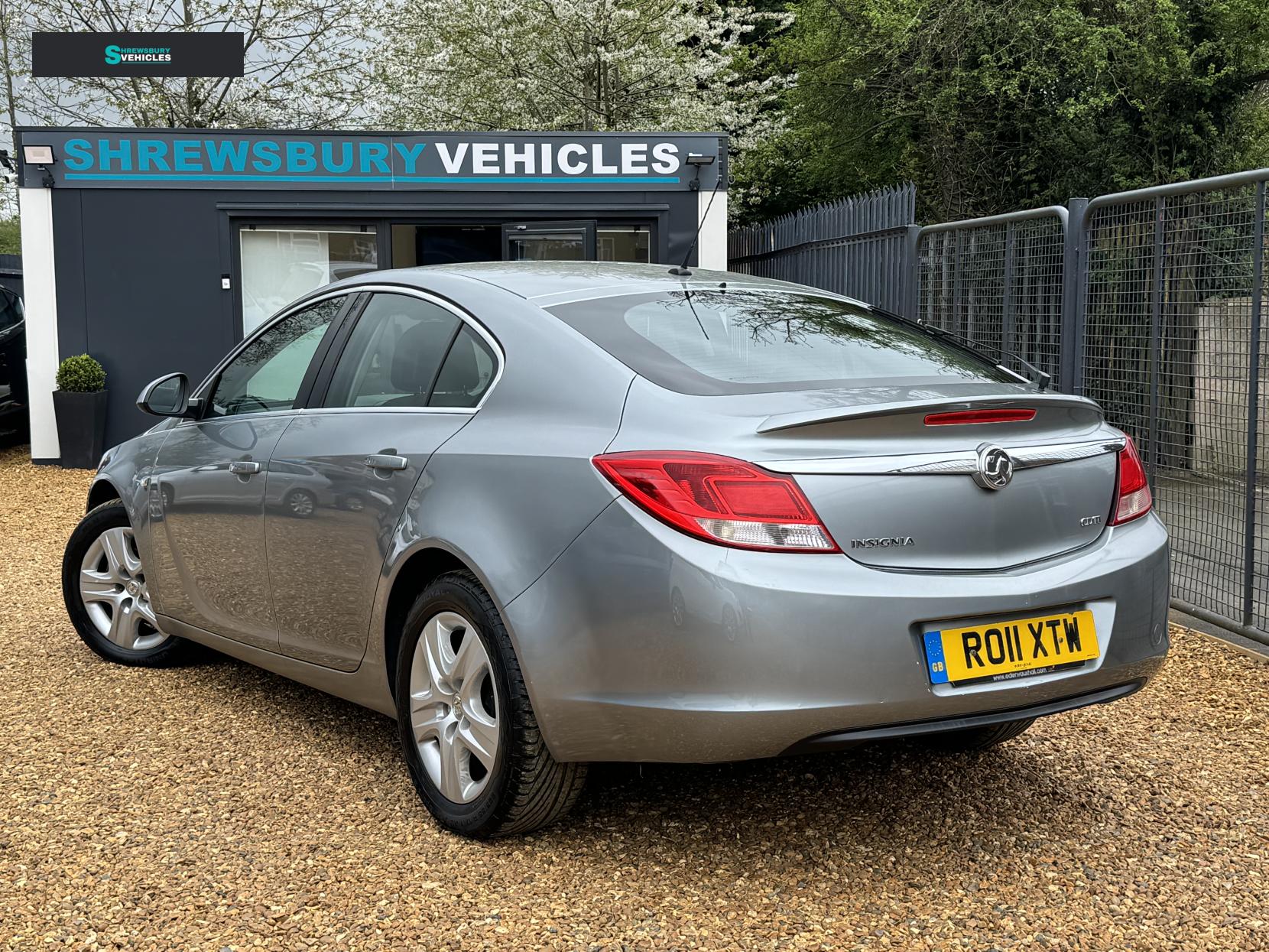 Vauxhall Insignia 2.0 CDTi Exclusiv Hatchback 5dr Diesel Auto Euro 5 (130 ps)