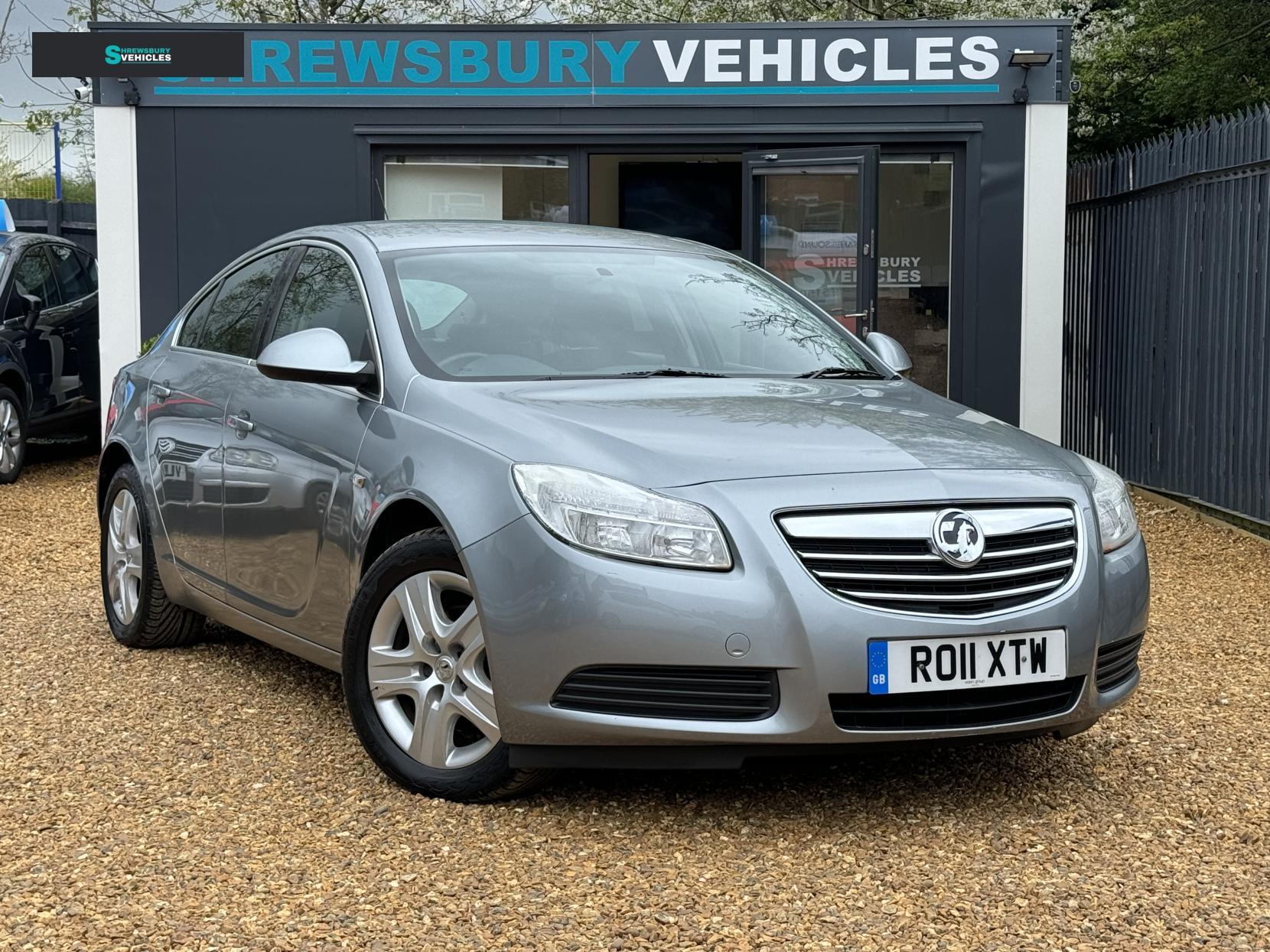 Vauxhall Insignia 2.0 CDTi Exclusiv Hatchback 5dr Diesel Auto Euro 5 (130 ps)