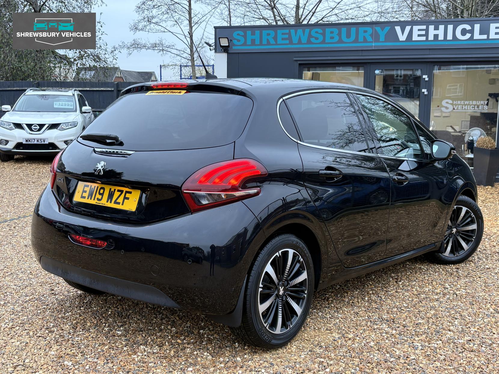 Peugeot 208 1.2 PureTech Tech Edition Hatchback 5dr Petrol Manual Euro 6 (s/s) (82 ps)