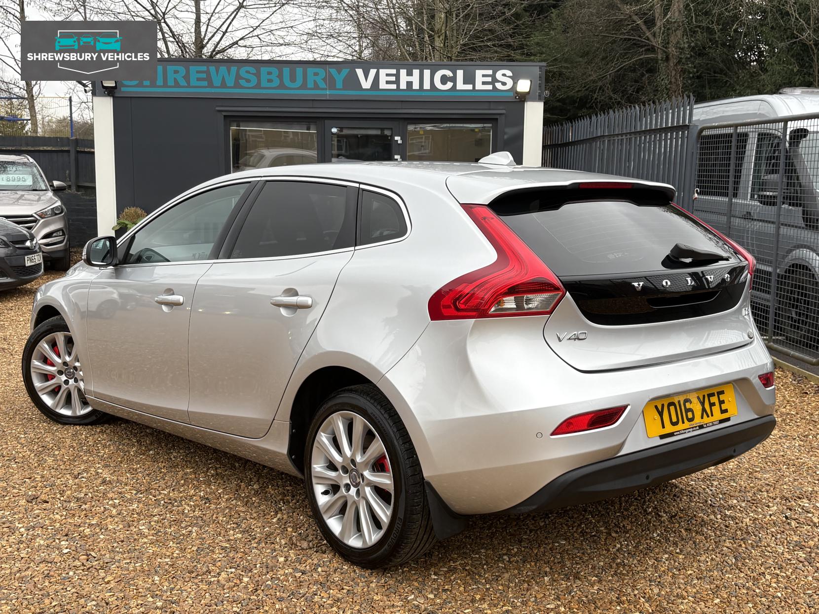 Volvo V40 2.0 D2 SE Lux Nav Hatchback 5dr Diesel Auto Euro 6 (s/s) (120 ps)