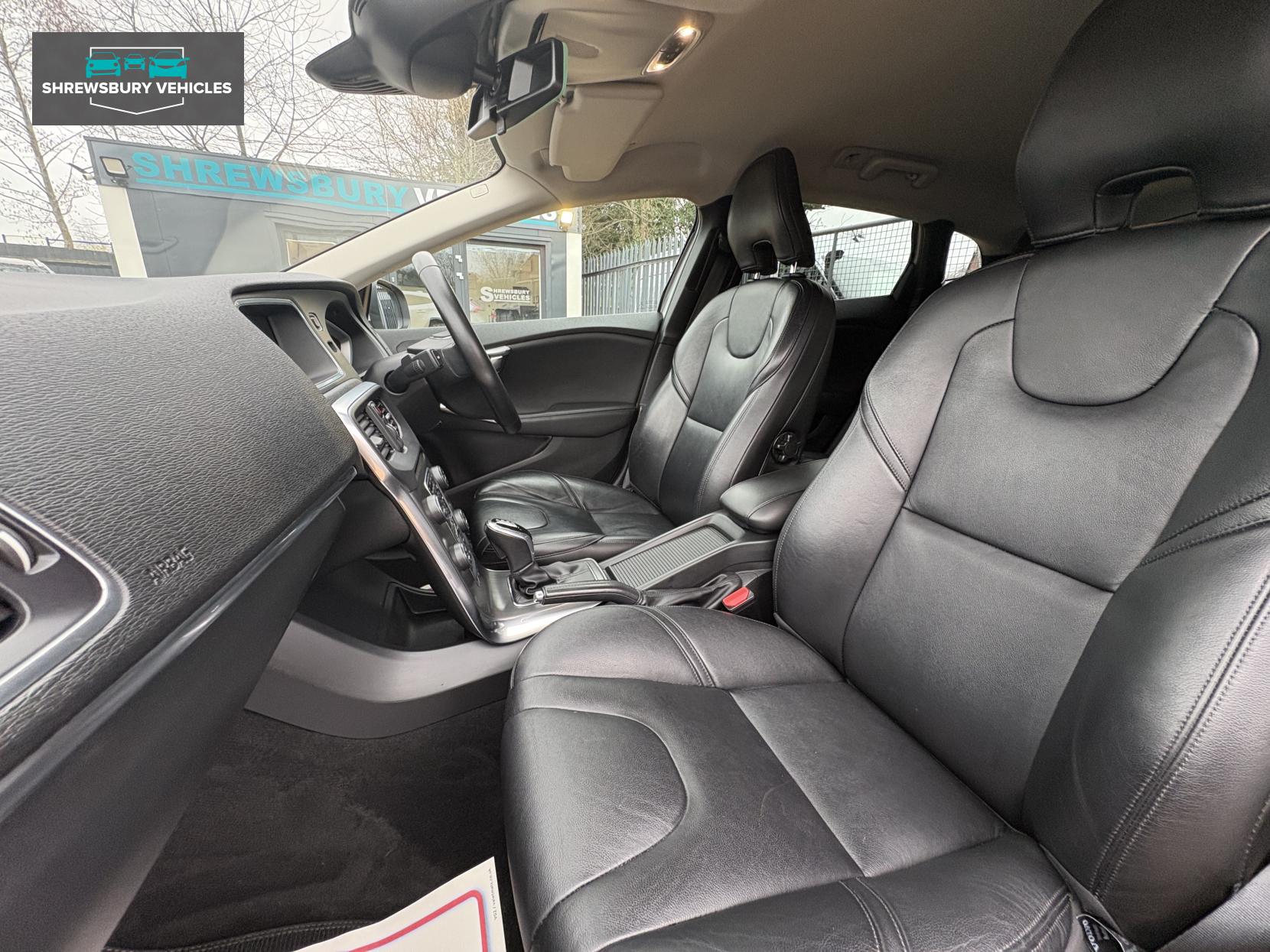 Volvo V40 2.0 D2 SE Lux Nav Hatchback 5dr Diesel Auto Euro 6 (s/s) (120 ps)