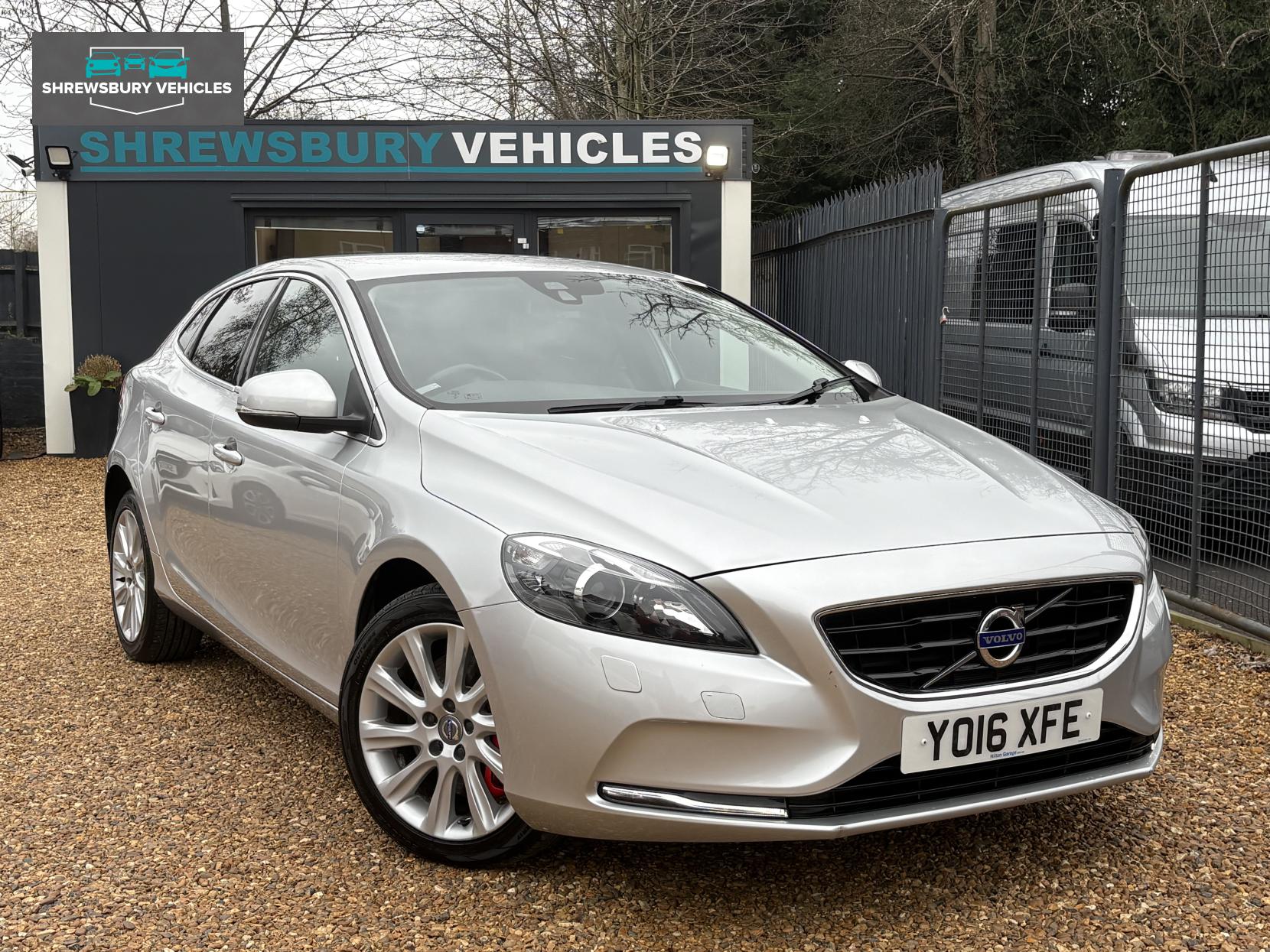 Volvo V40 2.0 D2 SE Lux Nav Hatchback 5dr Diesel Auto Euro 6 (s/s) (120 ps)