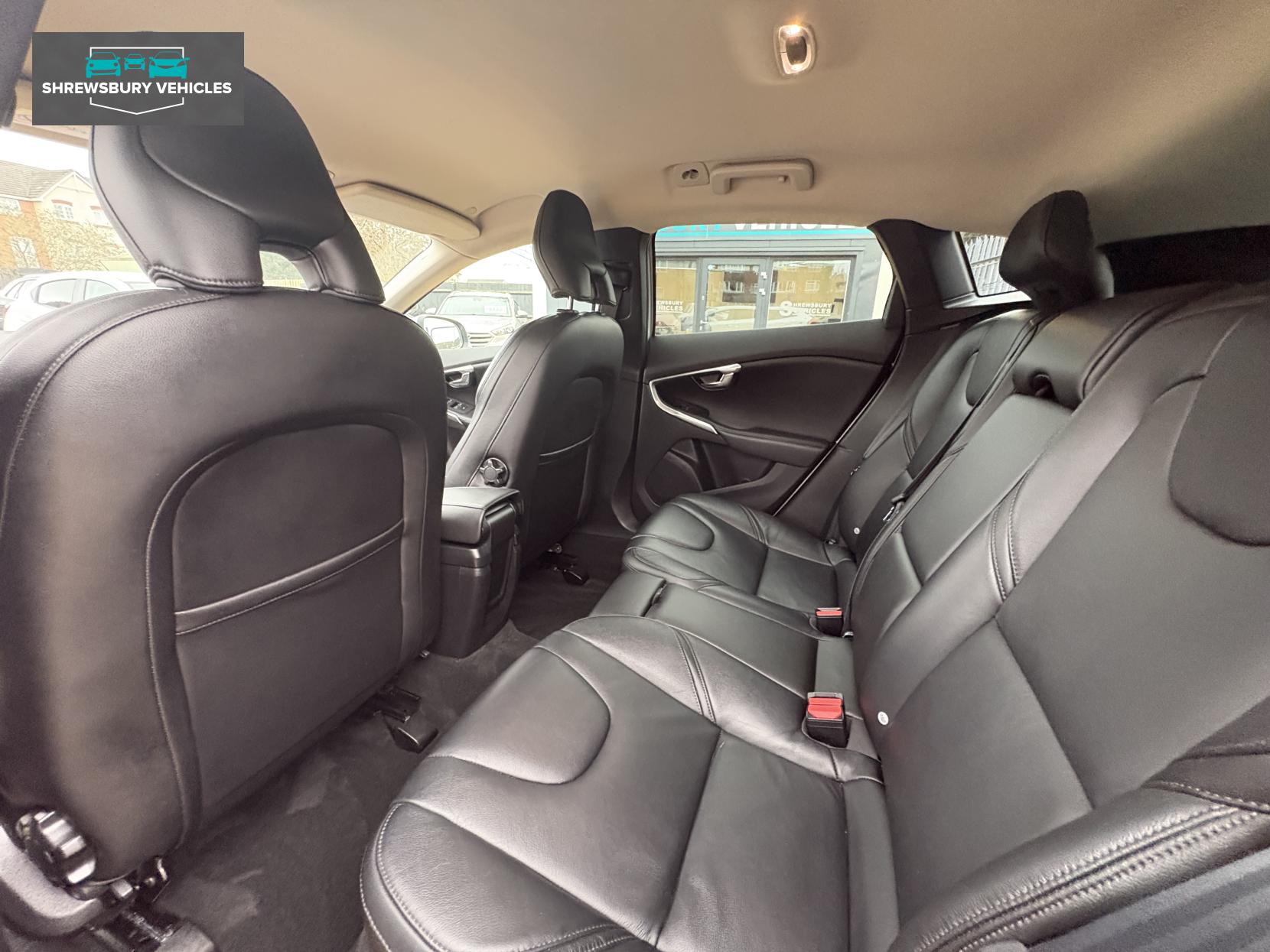 Volvo V40 2.0 D2 SE Lux Nav Hatchback 5dr Diesel Auto Euro 6 (s/s) (120 ps)