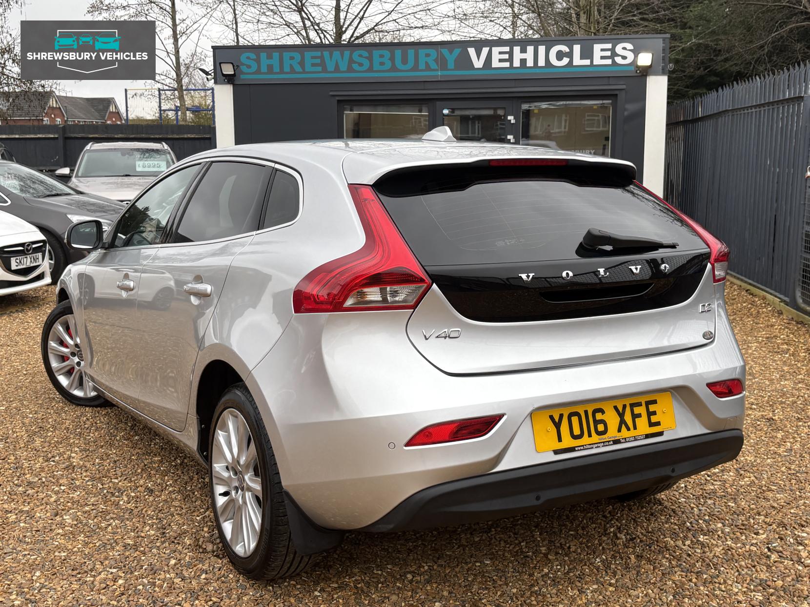 Volvo V40 2.0 D2 SE Lux Nav Hatchback 5dr Diesel Auto Euro 6 (s/s) (120 ps)