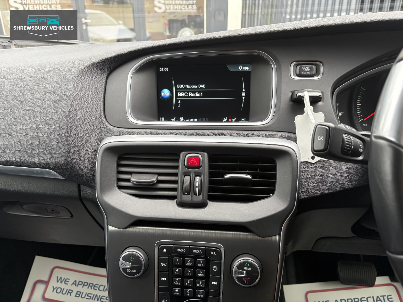 Volvo V40 2.0 D2 SE Lux Nav Hatchback 5dr Diesel Auto Euro 6 (s/s) (120 ps)