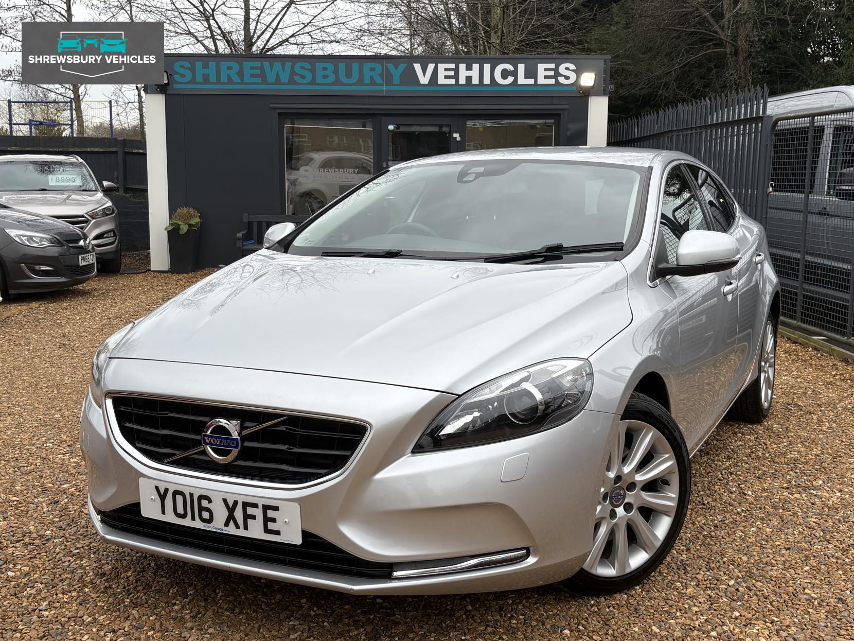 Volvo V40 2.0 D2 SE Lux Nav Hatchback 5dr Diesel Auto Euro 6 (s/s) (120 ps)