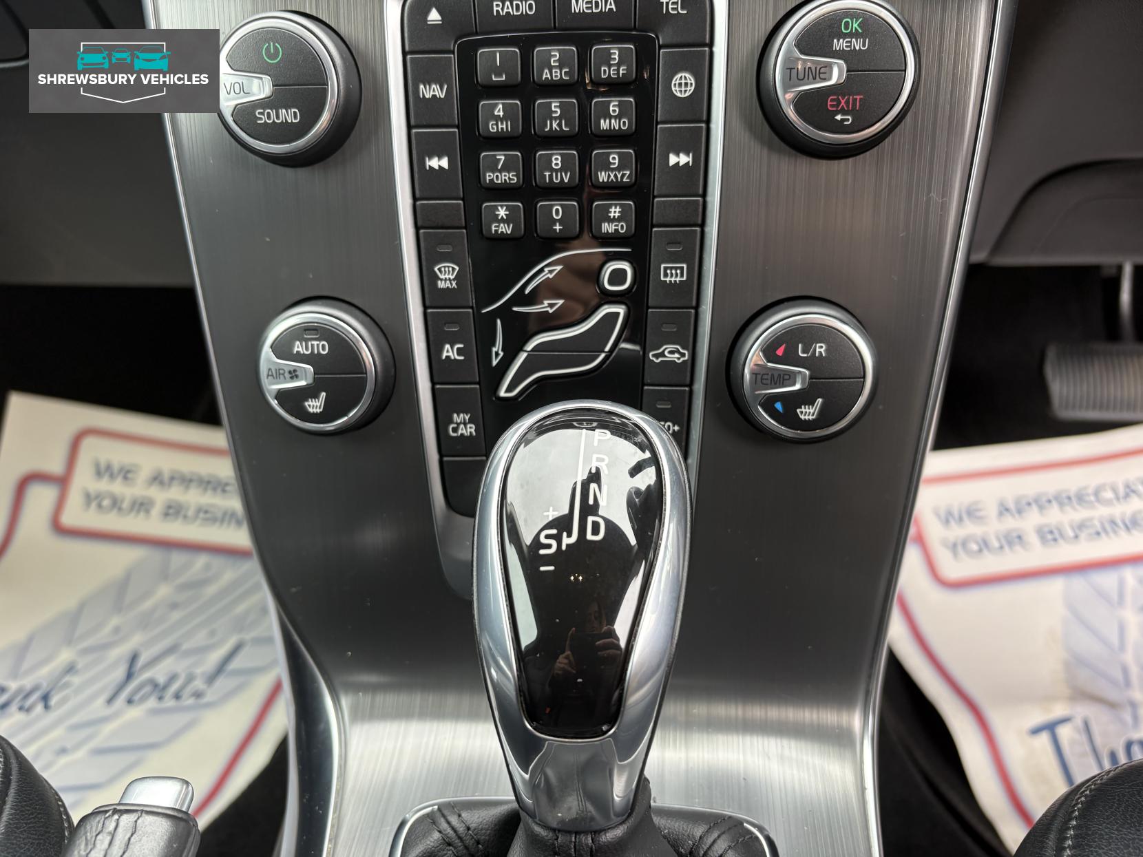 Volvo V40 2.0 D2 SE Lux Nav Hatchback 5dr Diesel Auto Euro 6 (s/s) (120 ps)