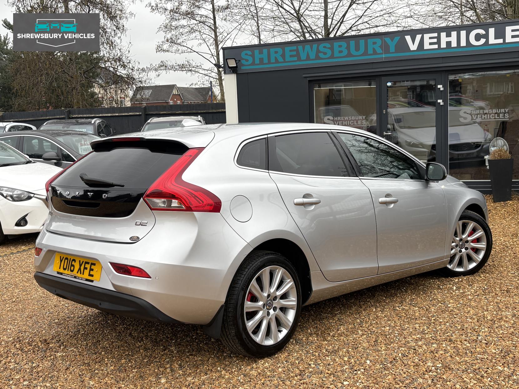 Volvo V40 2.0 D2 SE Lux Nav Hatchback 5dr Diesel Auto Euro 6 (s/s) (120 ps)
