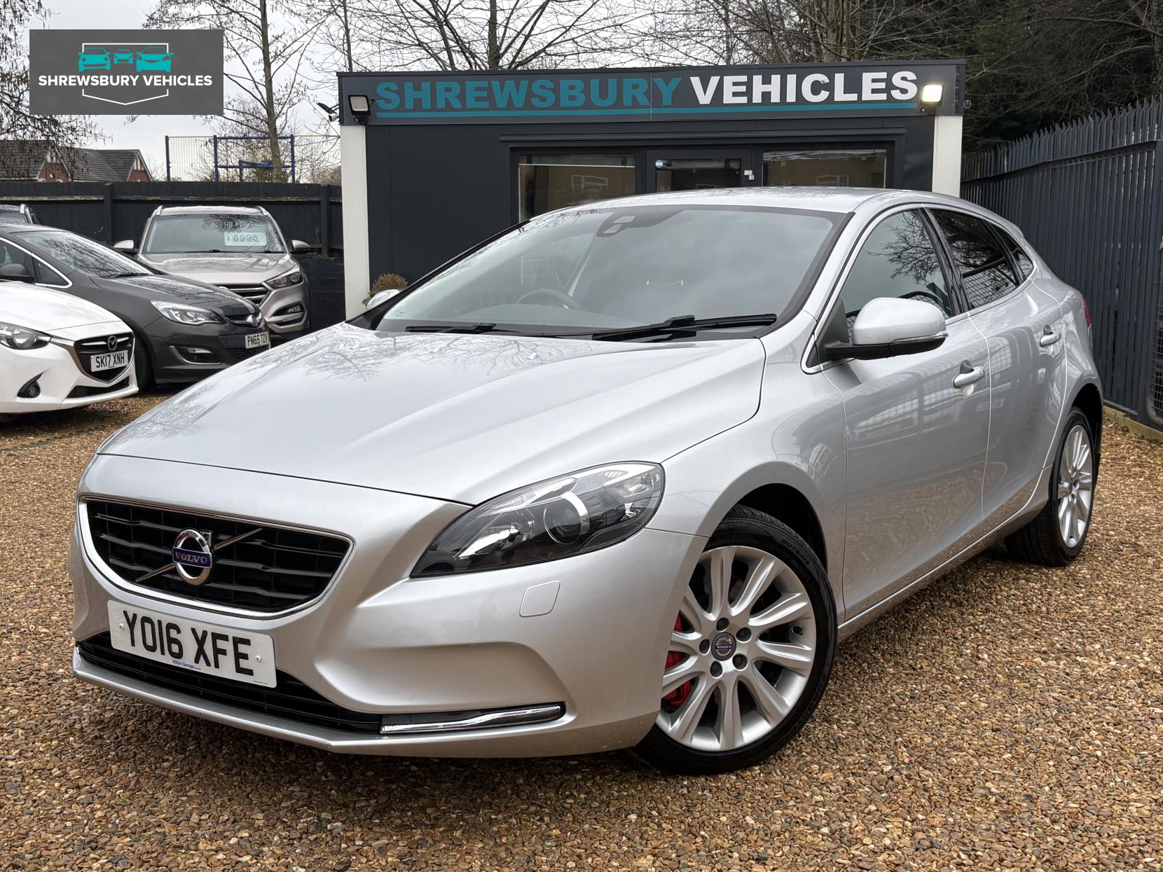 Volvo V40 2.0 D2 SE Lux Nav Hatchback 5dr Diesel Auto Euro 6 (s/s) (120 ps)