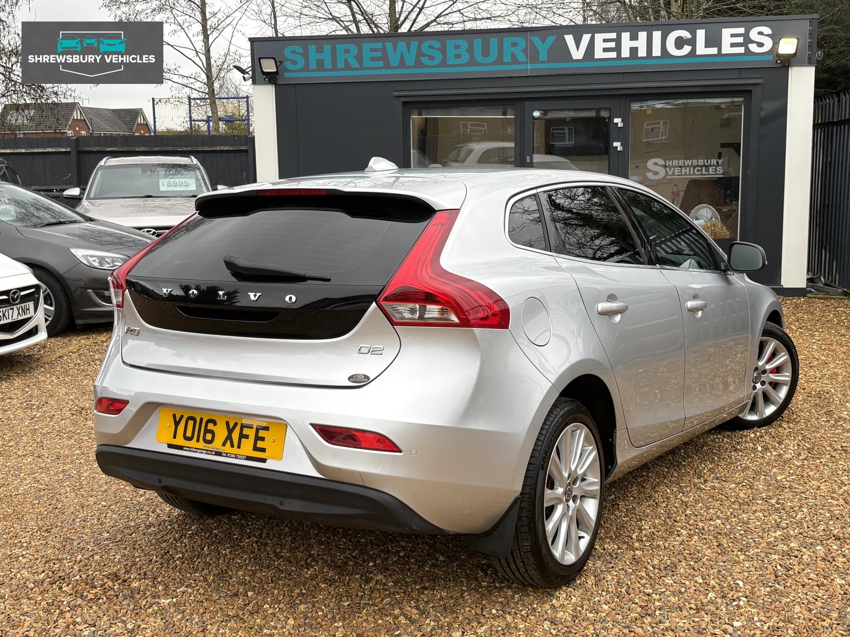 Volvo V40 2.0 D2 SE Lux Nav Hatchback 5dr Diesel Auto Euro 6 (s/s) (120 ps)