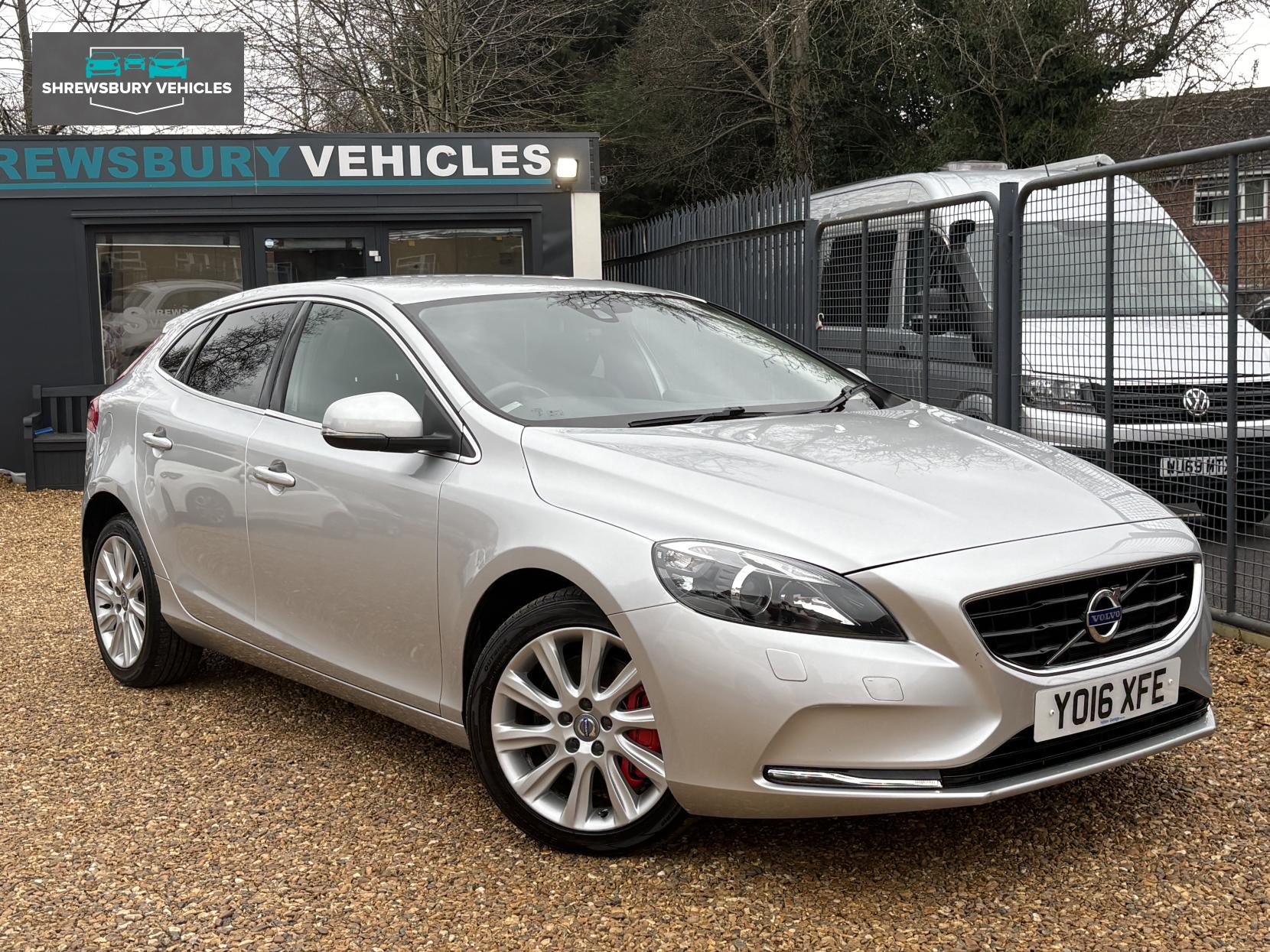 Volvo V40 2.0 D2 SE Lux Nav Hatchback 5dr Diesel Auto Euro 6 (s/s) (120 ps)