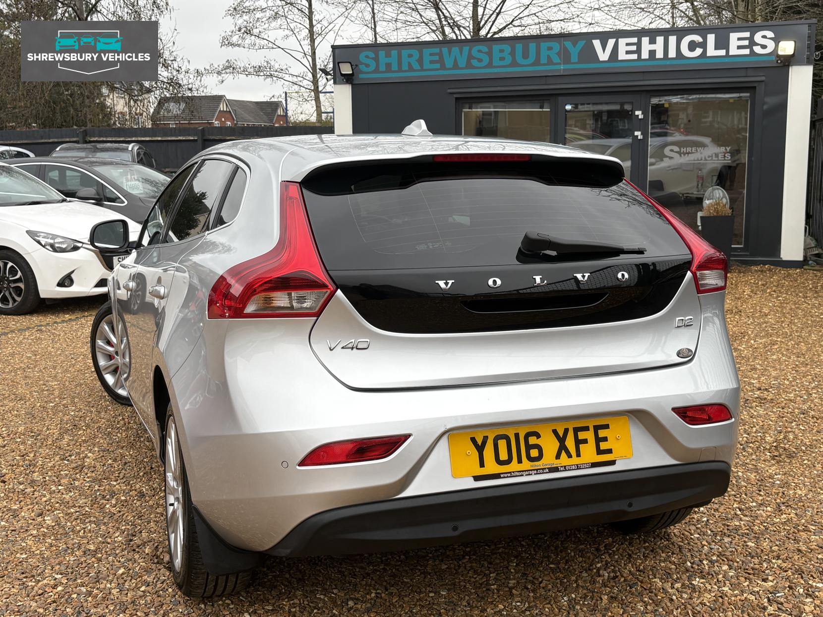 Volvo V40 2.0 D2 SE Lux Nav Hatchback 5dr Diesel Auto Euro 6 (s/s) (120 ps)