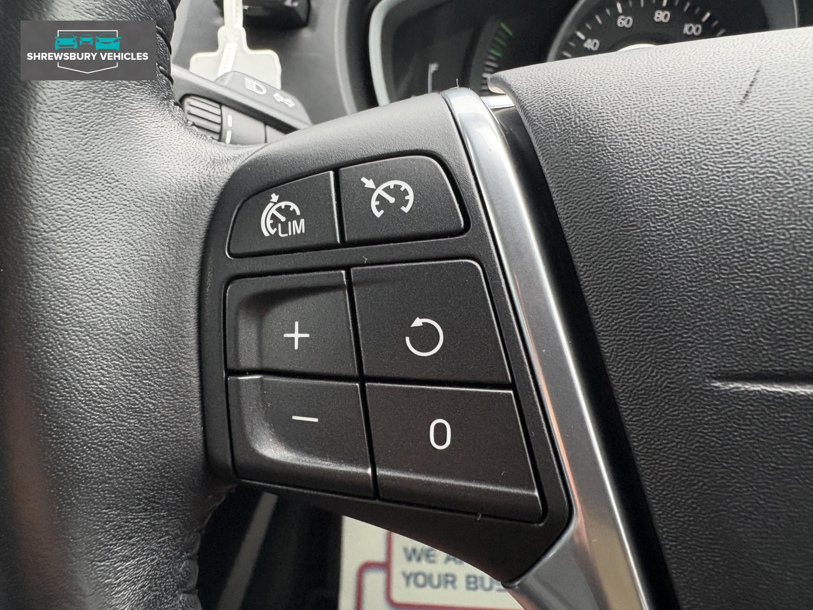 Volvo V40 2.0 D2 SE Lux Nav Hatchback 5dr Diesel Auto Euro 6 (s/s) (120 ps)