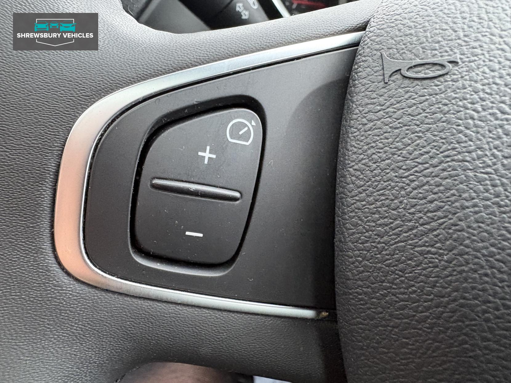 Renault Clio 0.9 TCe Iconic Hatchback 5dr Petrol Manual Euro 6 (s/s) (75 ps)