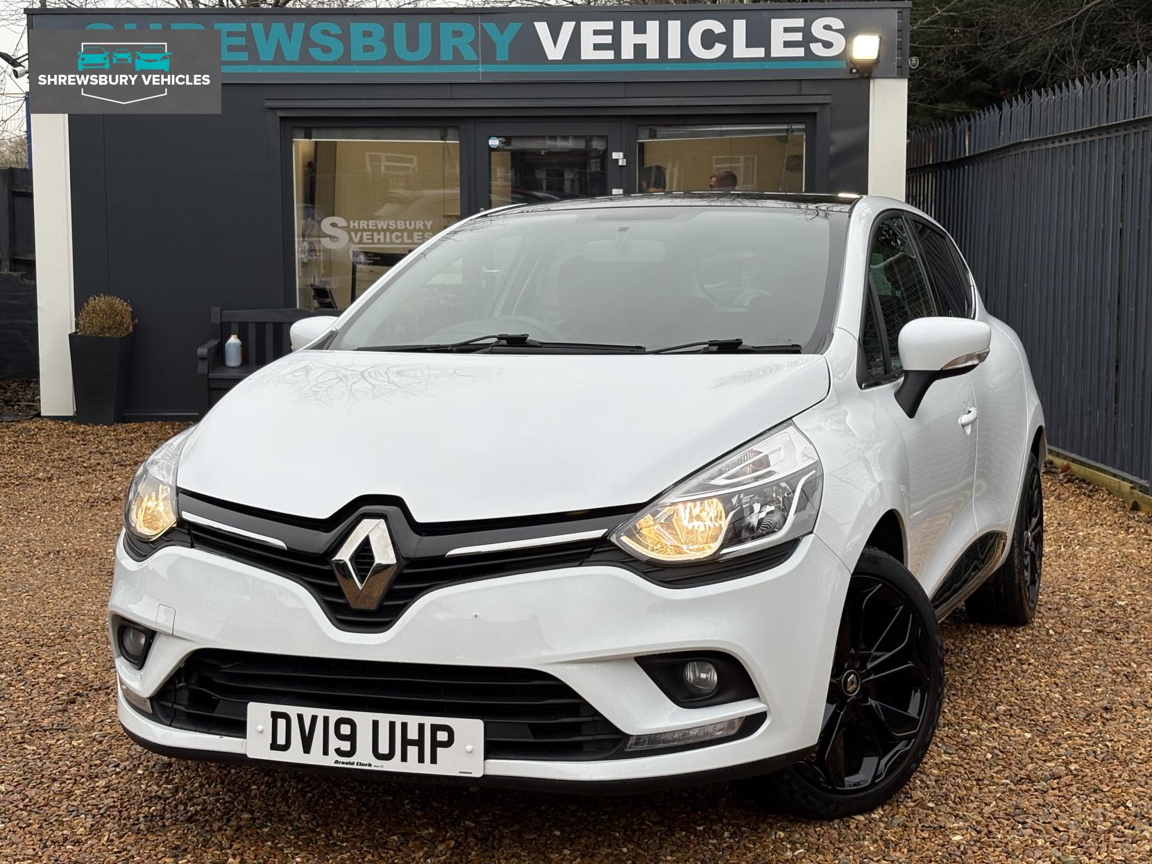 Renault Clio 0.9 TCe Iconic Hatchback 5dr Petrol Manual Euro 6 (s/s) (75 ps)